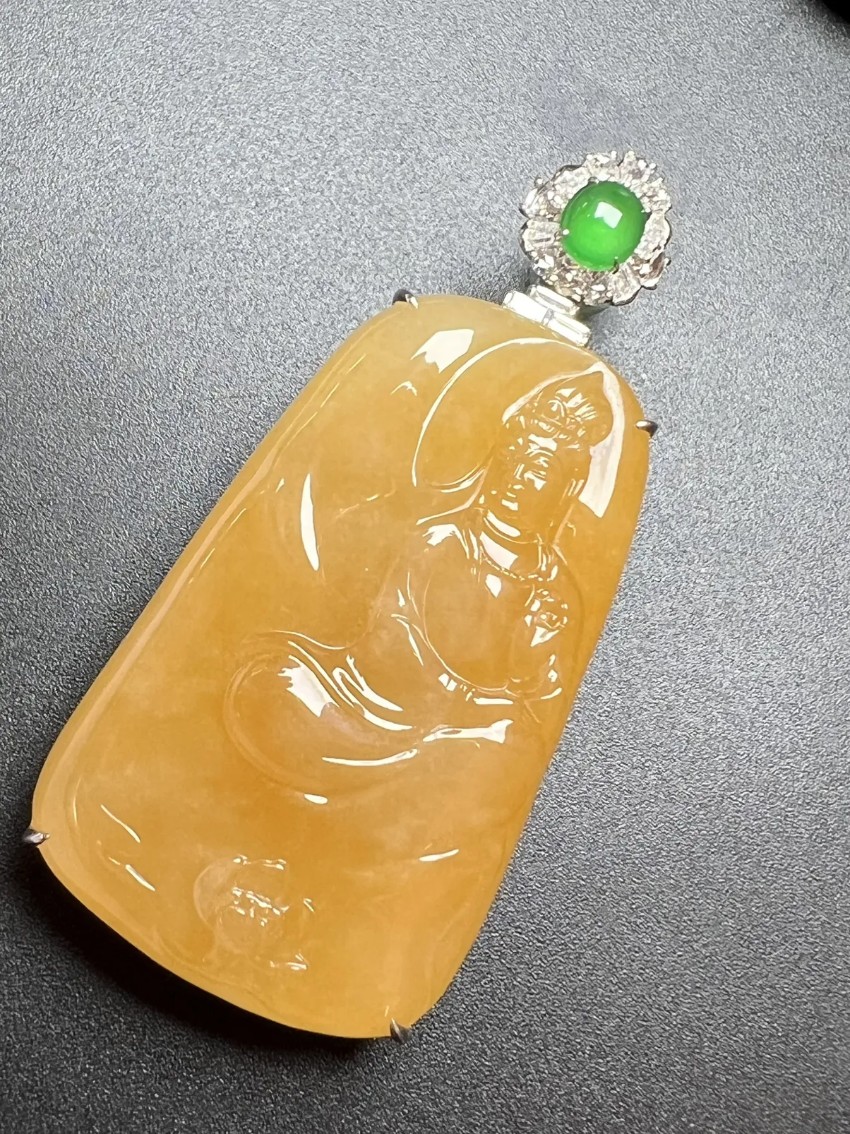 翡翠糯化种黄色吊坠