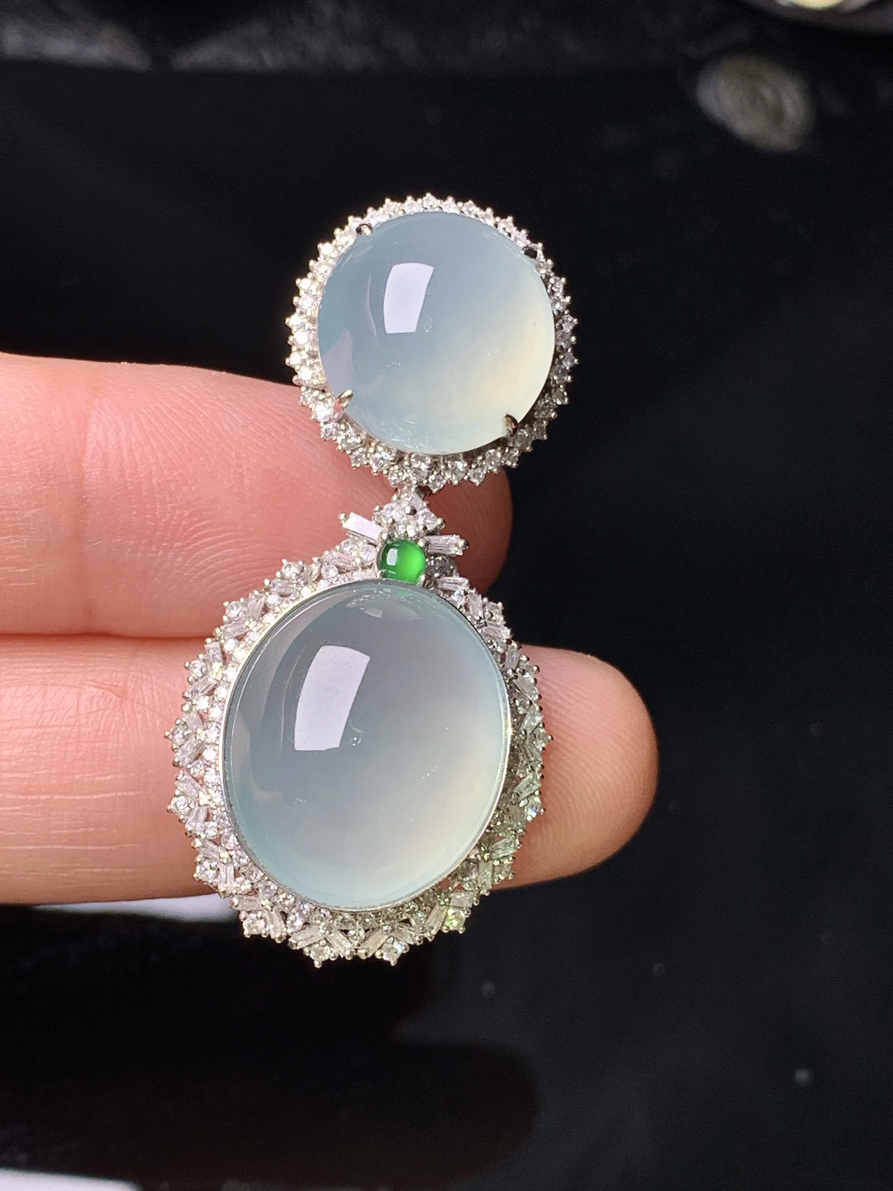 18k金钻镶嵌冰种蛋面组合吊坠 玉质细腻 色泽清新艳丽 整体尺寸39.7*19.5*11.6