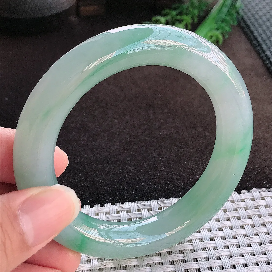 天然a货翡翠56.5/12.4/12老坑冰胶果冻飘阳绿胖圆条手镯玉手镯