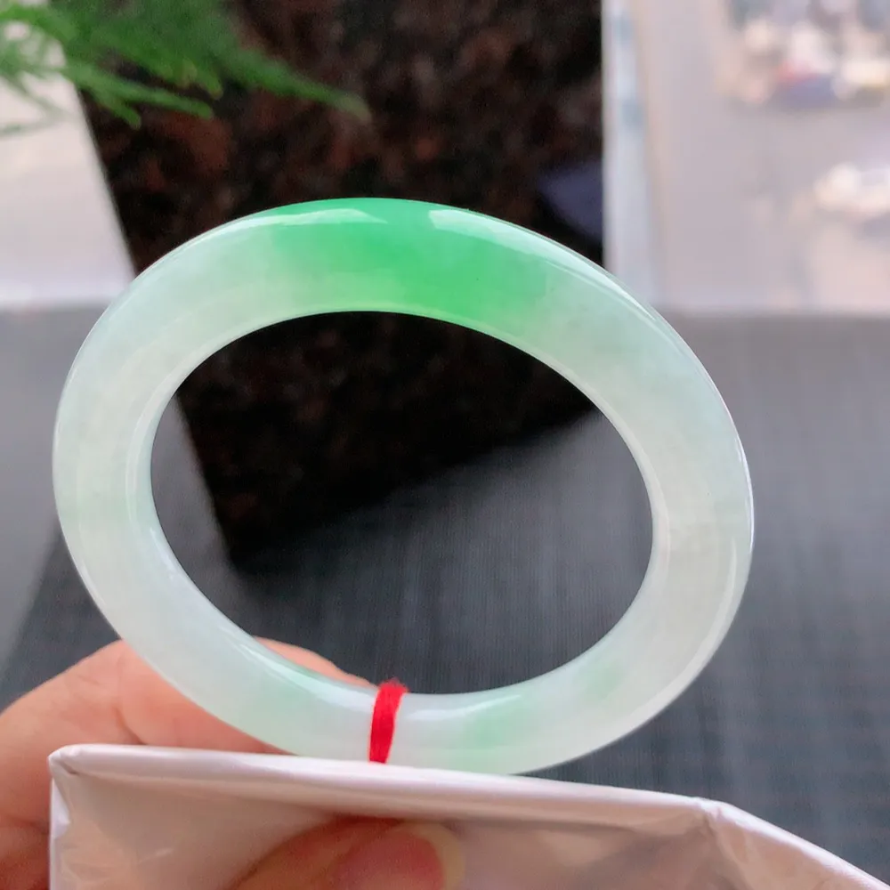 圆条高冰阳绿 微细纹 尺寸:55.1/9.6 种色俱佳