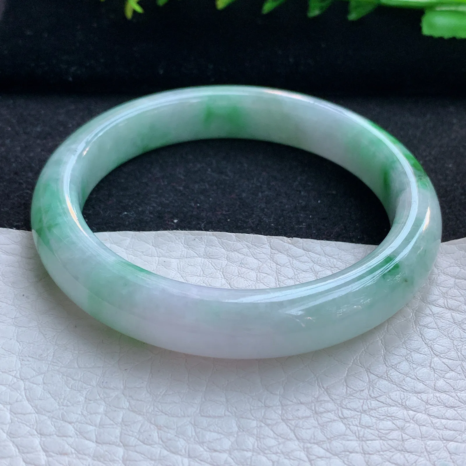 n自然光56*10.8*8.2平安镯 缅甸翡翠a货玉手镯飘绿宽边玉手环 美人镯