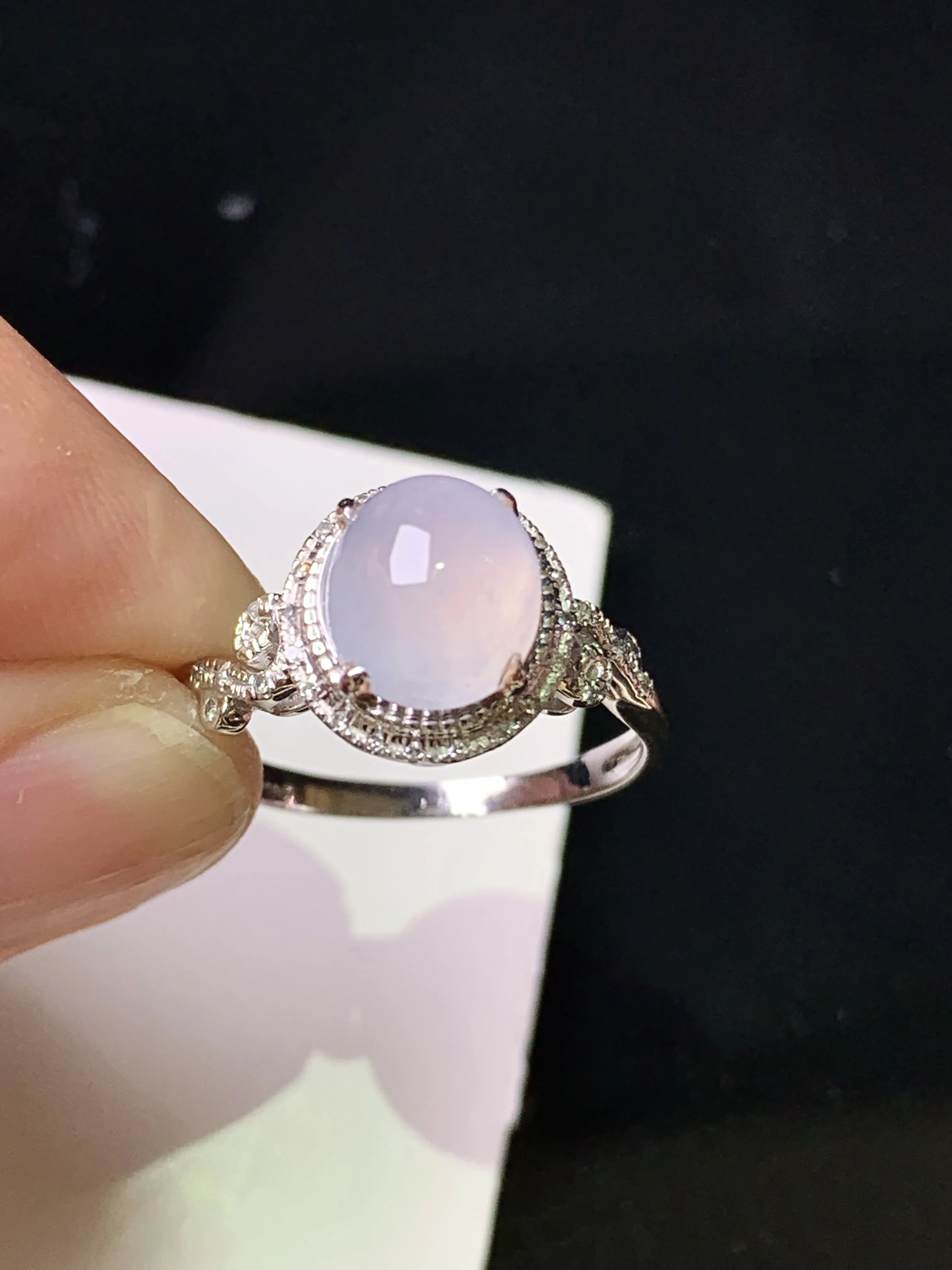 18k金钻镶嵌冰种蛋面戒指 玉质细腻 色泽艳丽清新 圈口14.5 整体尺寸10.5*10*9.8