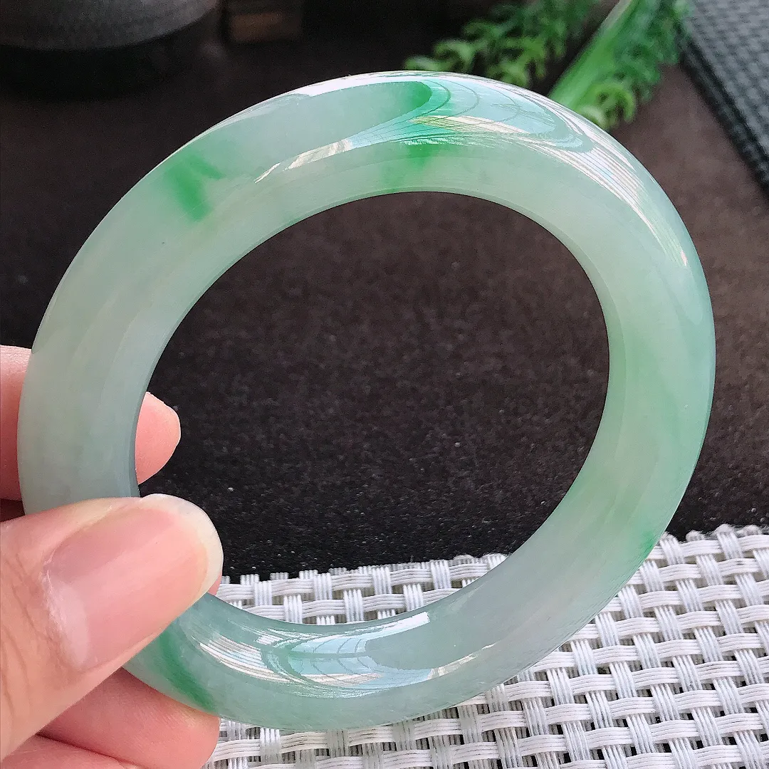 天然a货翡翠56.5/12.4/12老坑冰胶果冻飘阳绿胖圆条手镯玉手镯