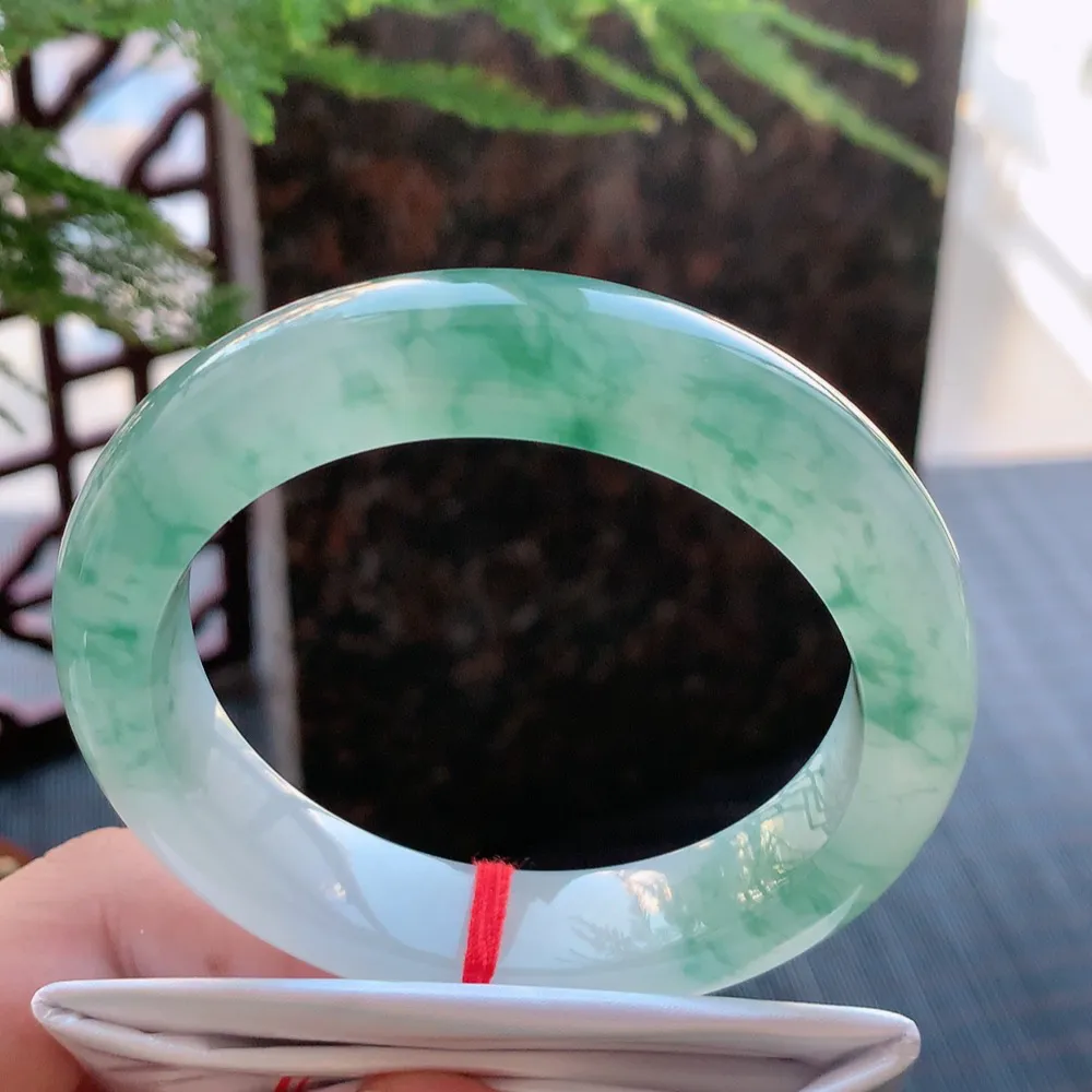 正圈高冰飘花 无瑕 尺寸:55.1/12.7/9.4 花美 种水好