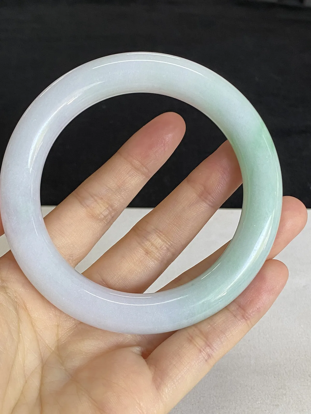 圆镯59.6圈口，翡翠糯化种飘绿手镯