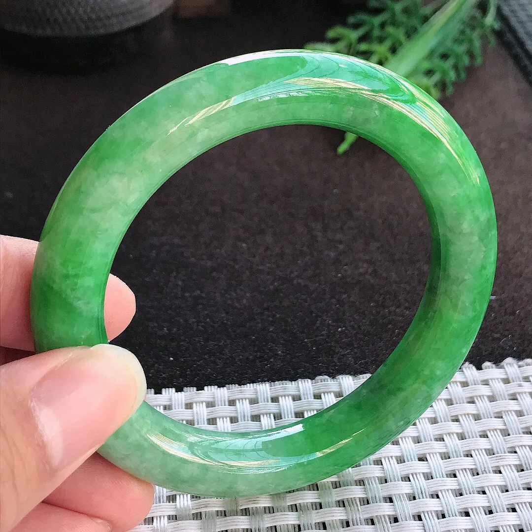天然a货翡翠55.5/10.7/10.6老坑精美温润辣阳绿满绿圆条手镯玉手镯