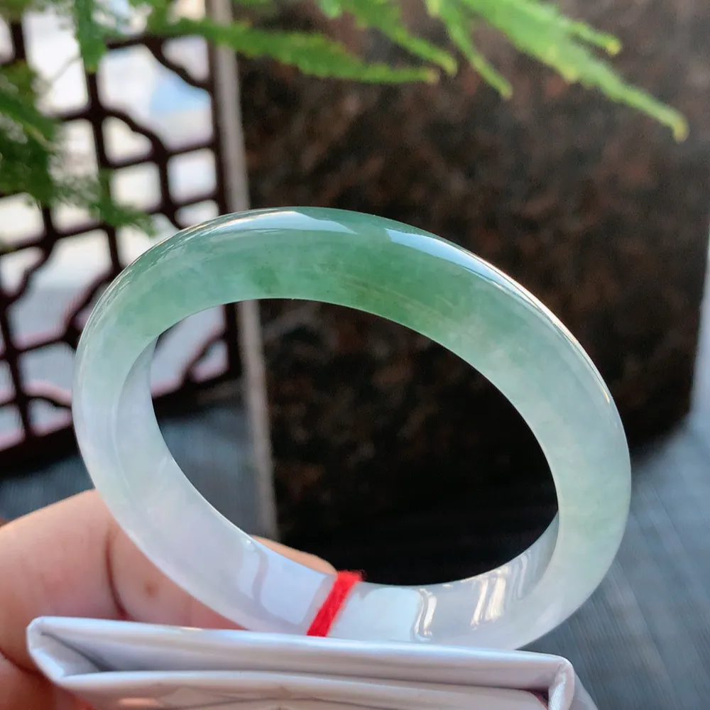 正圈冰玻绿淡淡紫 无瑕 尺寸:53.6/11.3/7.7 种色兼备