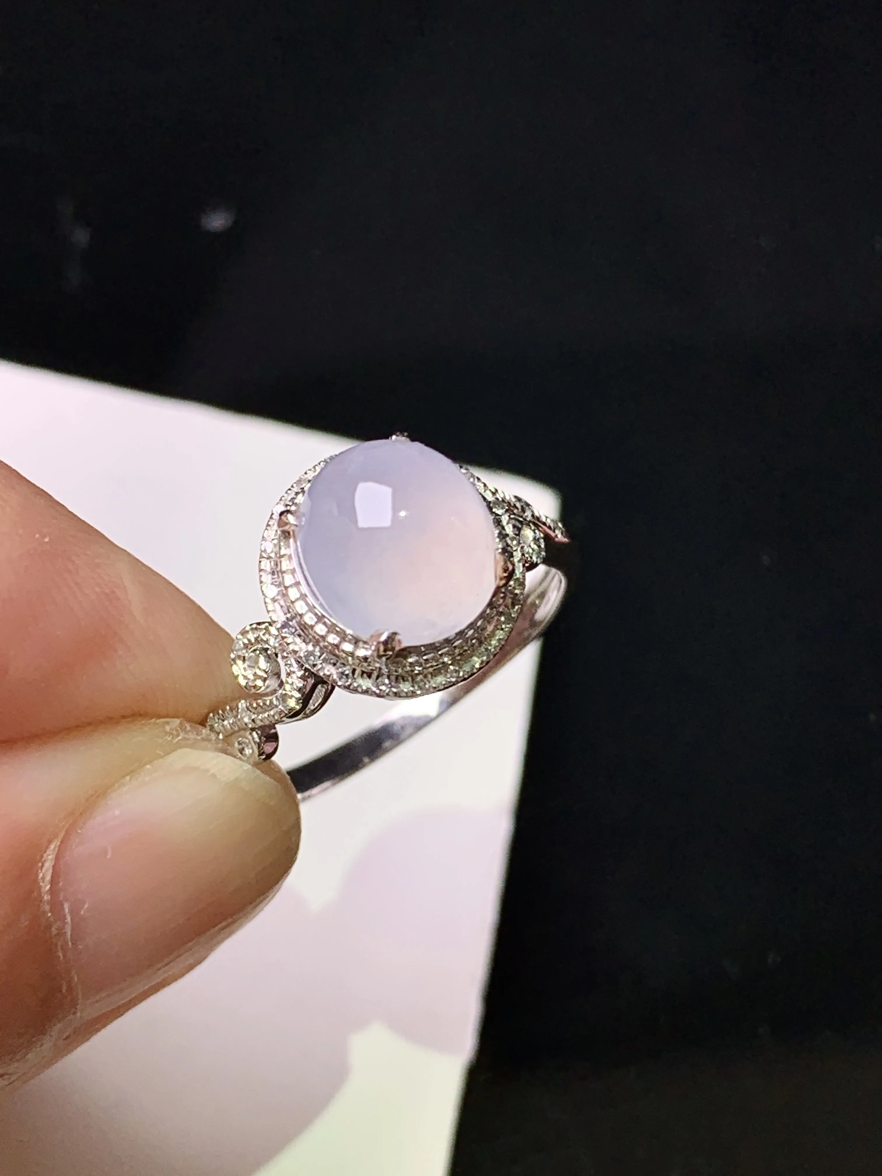 18k金钻镶嵌冰种蛋面戒指 玉质细腻 色泽艳丽清新 圈口14.5 整体尺寸10.5*10*9.8