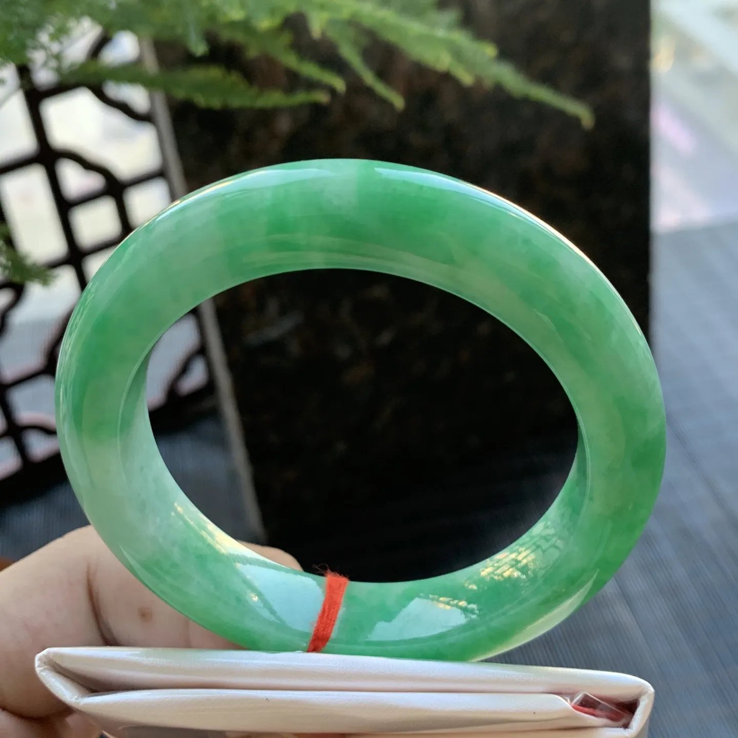 正圈满绿 无瑕 尺寸:54.6/12.1/9.9 满色