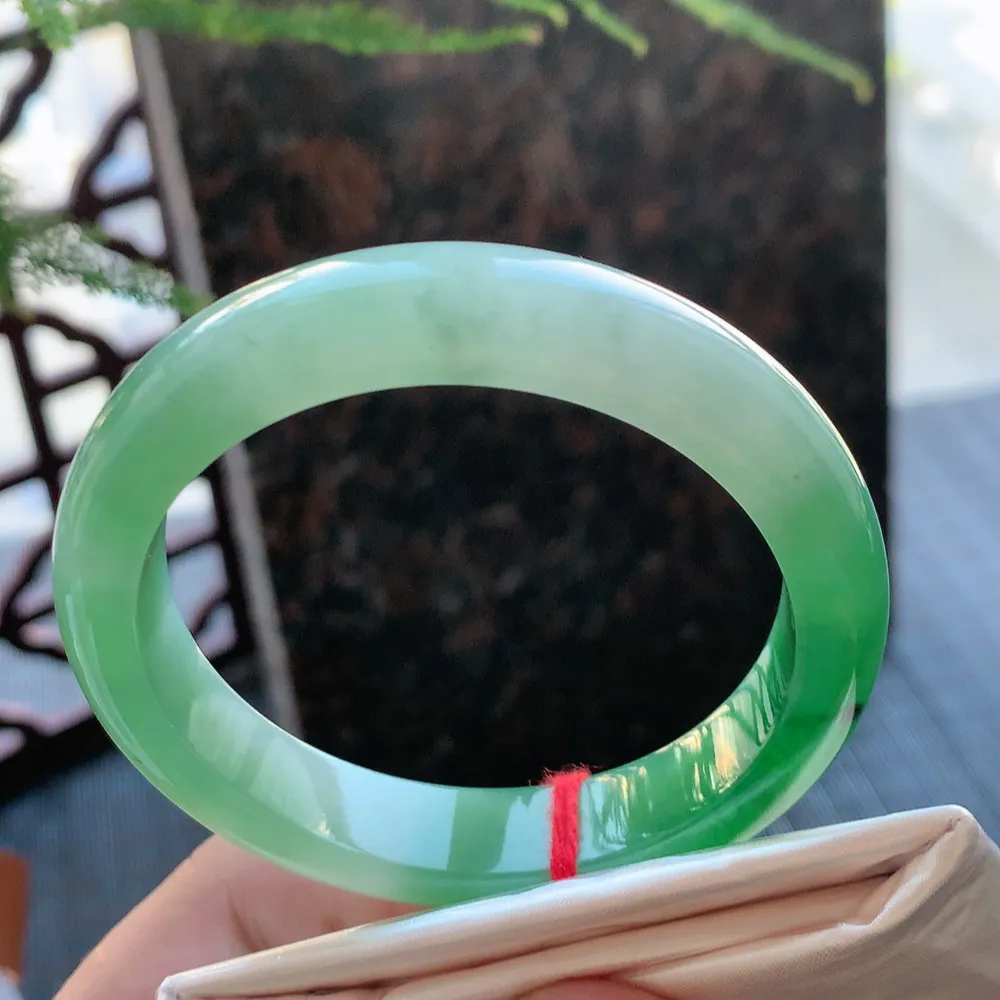 正圈一大节翠绿 无瑕 尺寸:53.5/11.7/7.4 色好