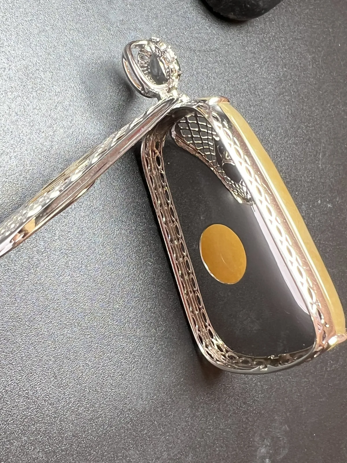 翡翠糯化种黄色吊坠