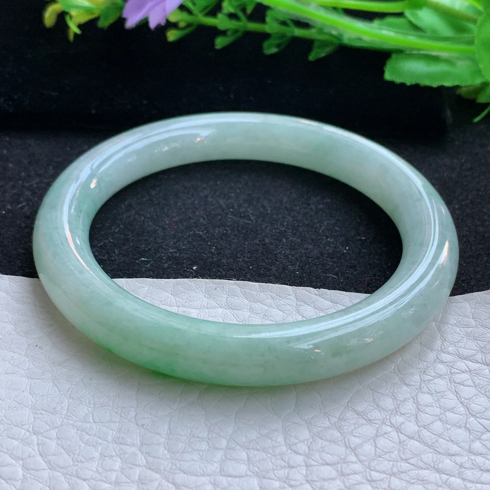 xx自然光55*9.3美人镯 缅甸翡翠a货玉手镯飘阳绿圆条玉手环