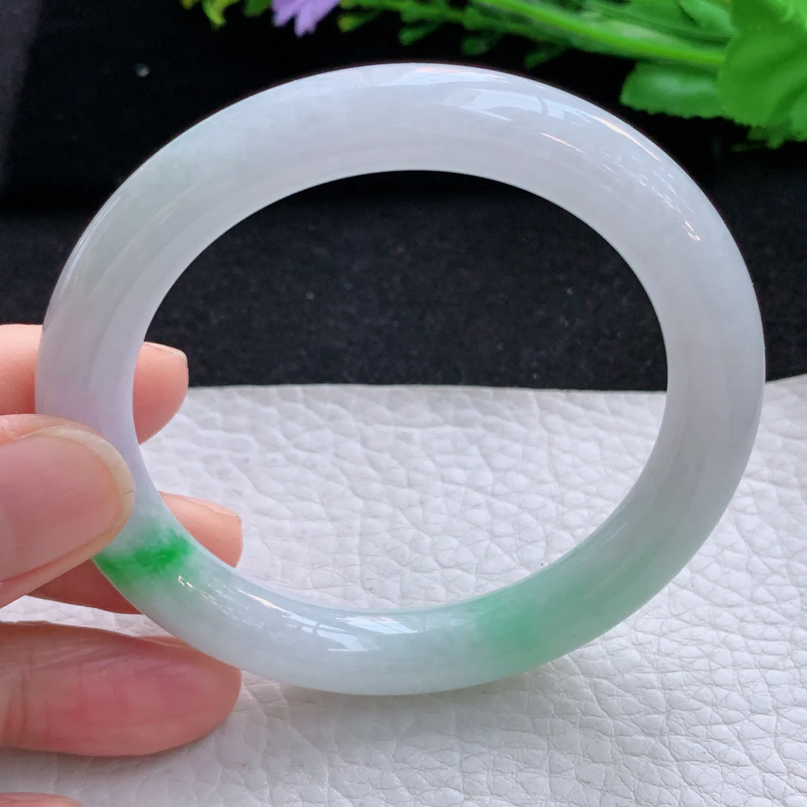 faa自然光55.5*9.8*9.5叮当镯 缅甸翡翠a货玉手镯飘绿圆条玉手环 美人镯