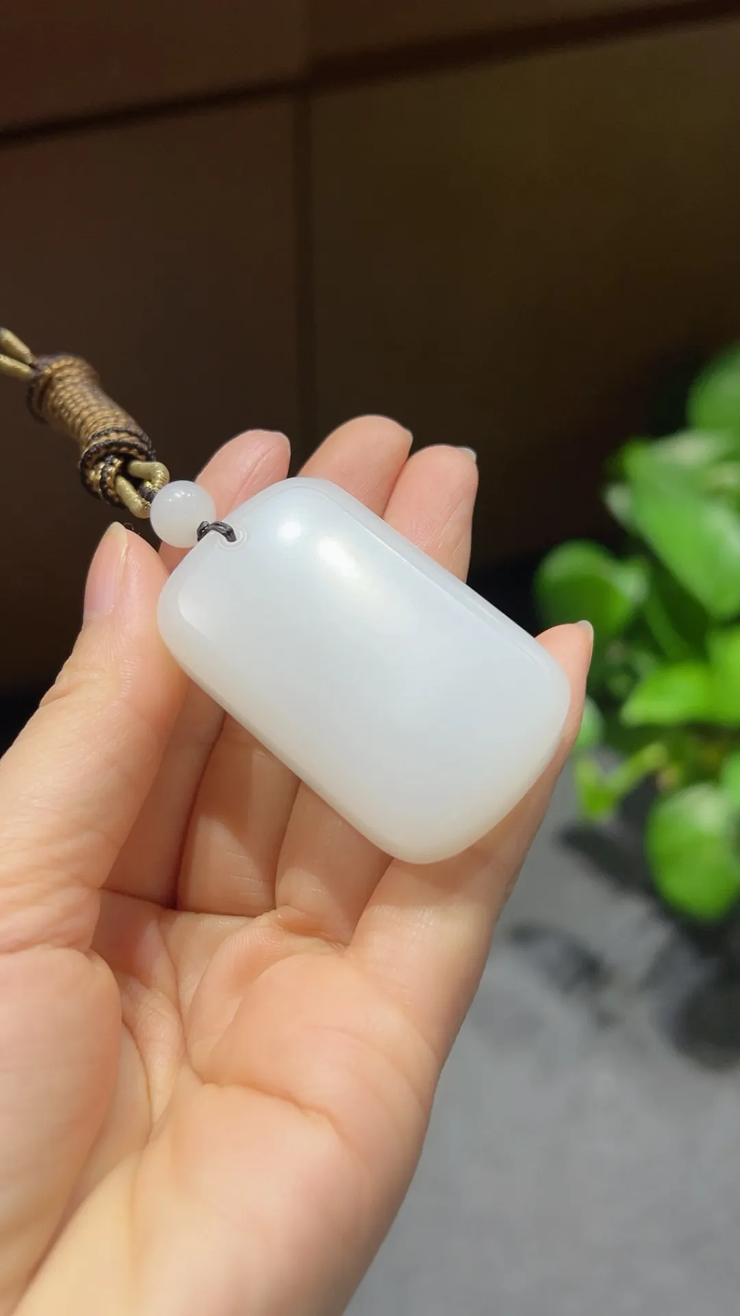 新品｜白玉｜平安牌

重55.9克 尺寸51*30*14m m