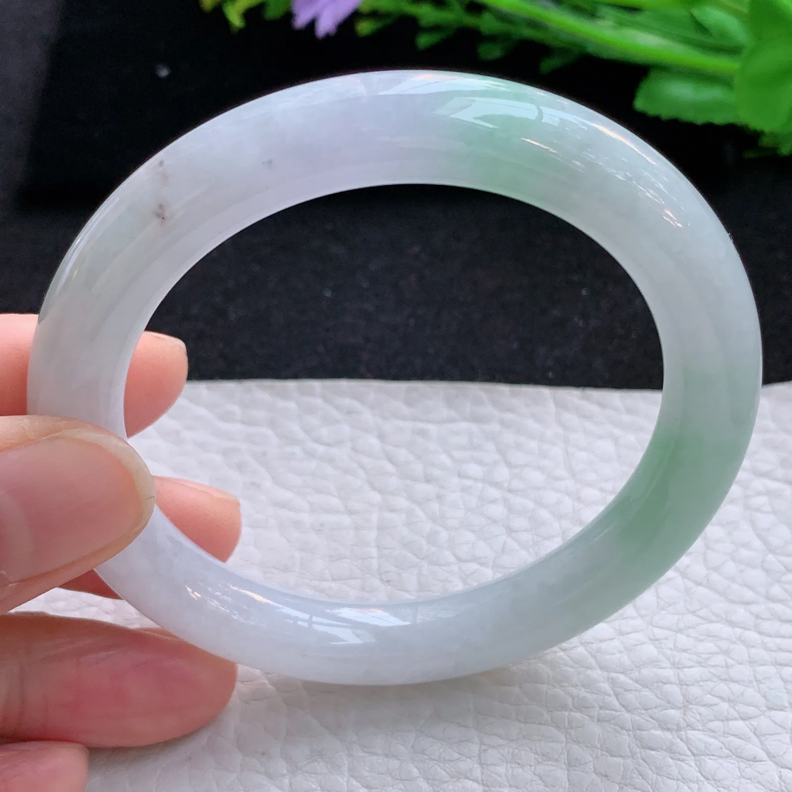 faa自然光55.5*9.8*9.5叮当镯 缅甸翡翠a货玉手镯飘绿圆条玉手环 美人镯