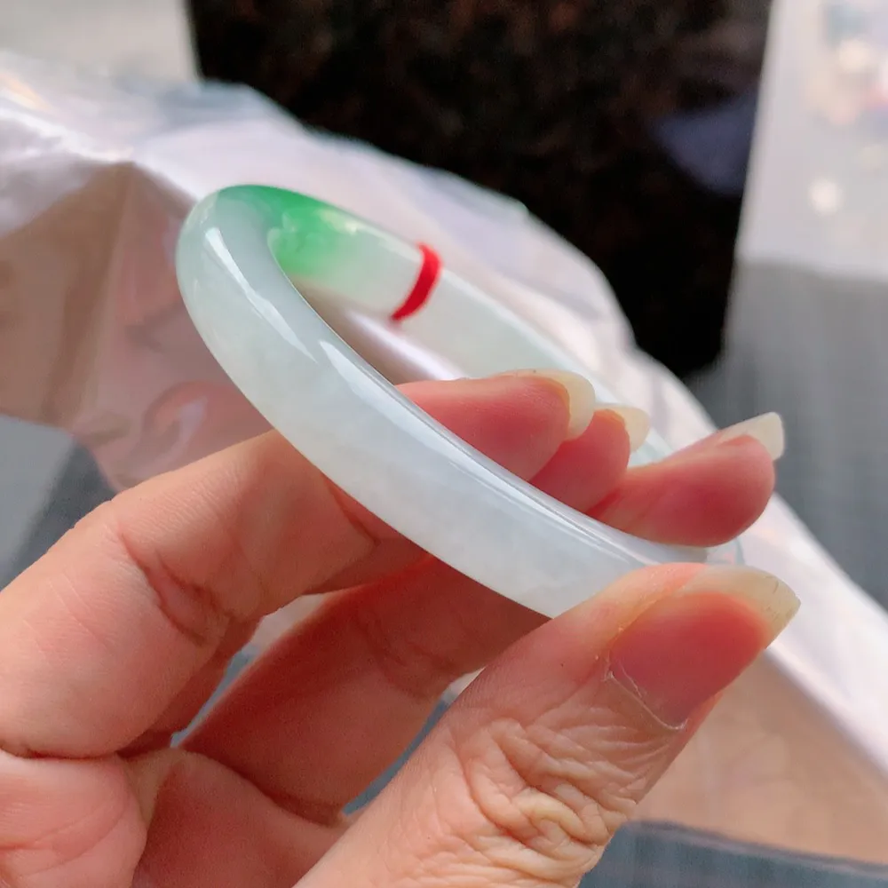 圆条高冰阳绿 微细纹 尺寸:55.1/9.6 种色俱佳