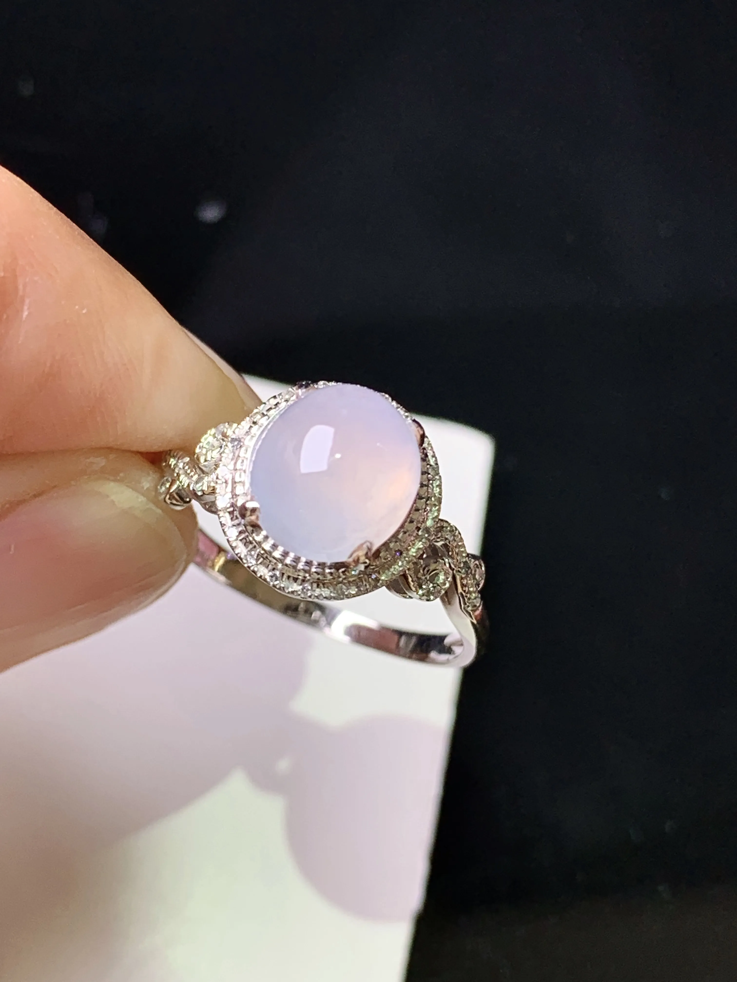 18k金钻镶嵌冰种蛋面戒指 玉质细腻 色泽艳丽清新 圈口14.5 整体尺寸10.5*10*9.8