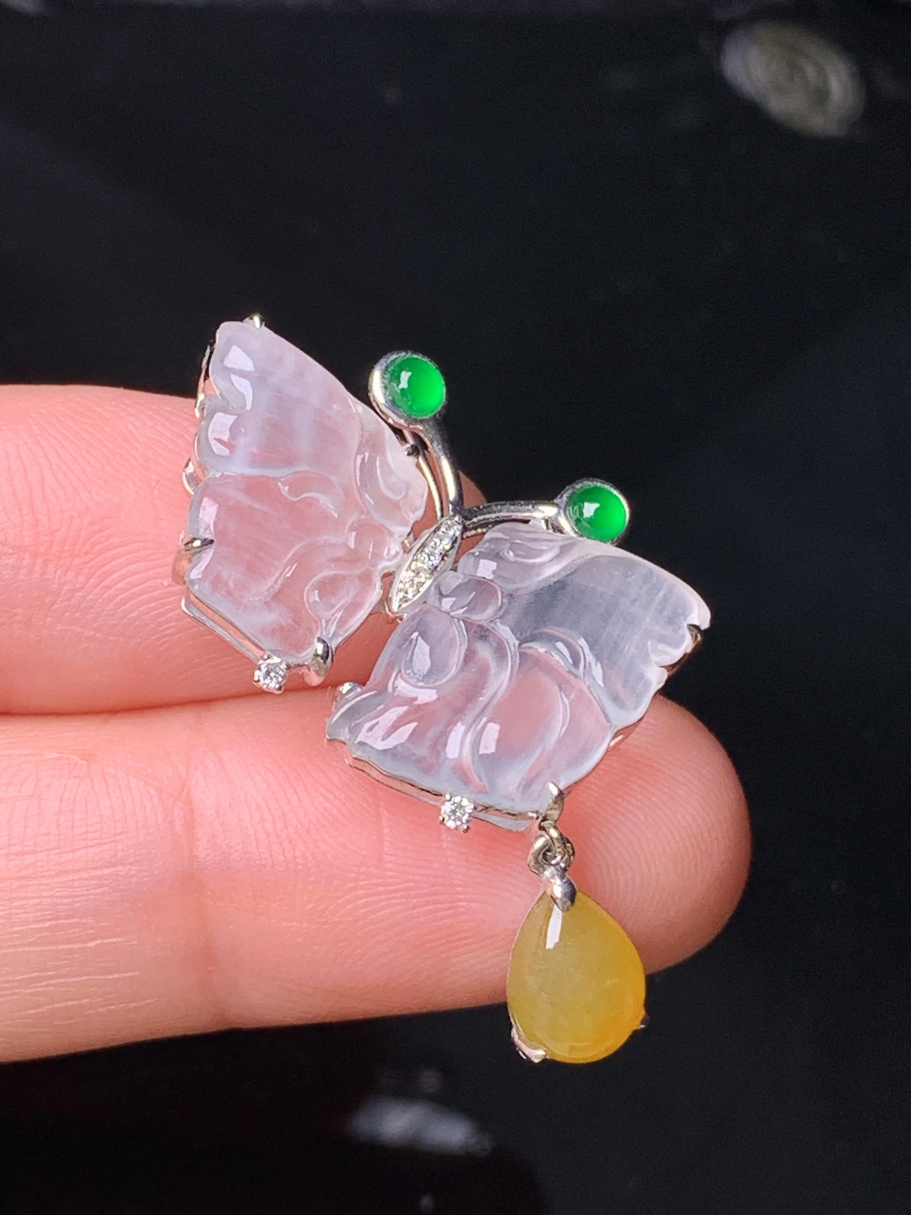 18k金钻镶嵌冰种蝴蝶吊坠 玉质细腻 色泽清新艳丽 整体尺寸25.5*24.7*5