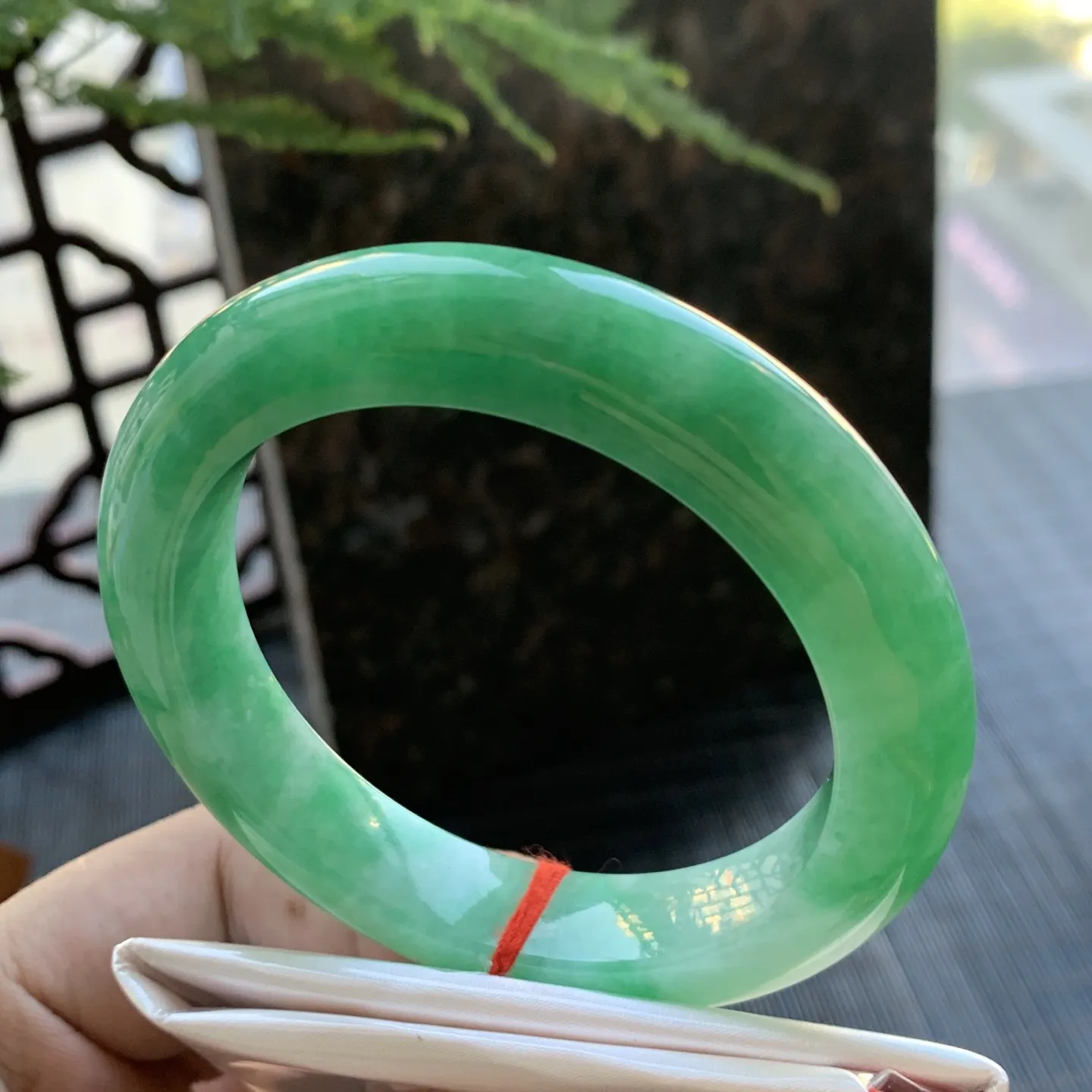 正圈满绿 无瑕 尺寸:54.6/12.1/9.9 满色