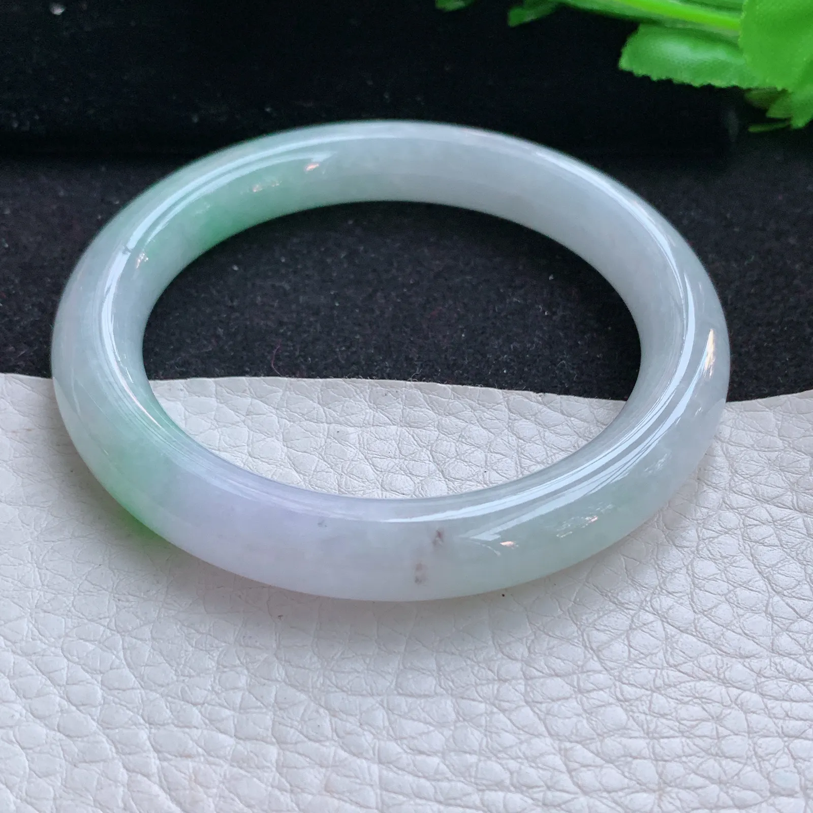 faa自然光55.5*9.8*9.5叮当镯 缅甸翡翠a货玉手镯飘绿圆条玉手环 美人镯