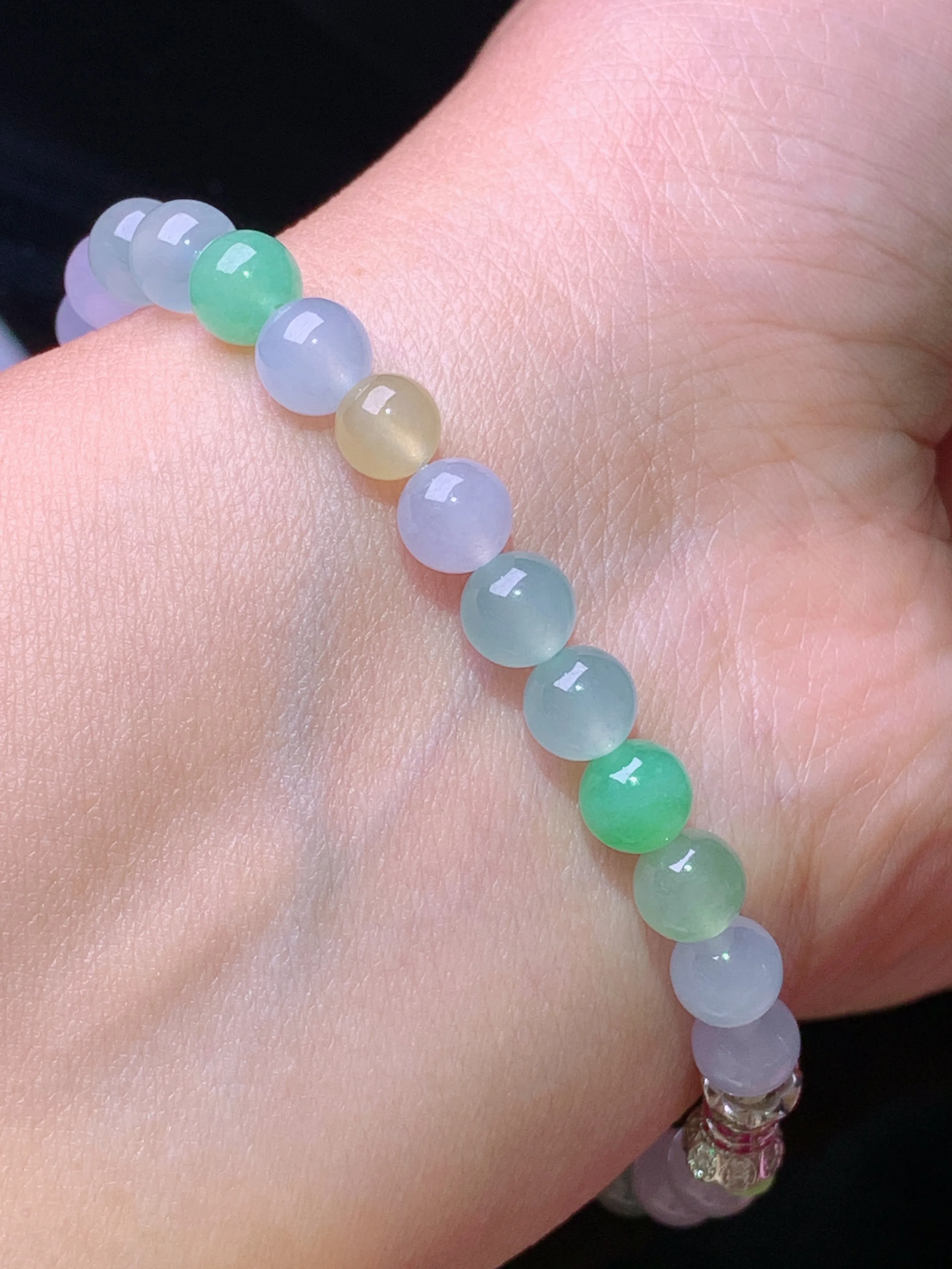 多彩圆珠手链 玉质细腻 色泽清新艳丽 整体尺寸6