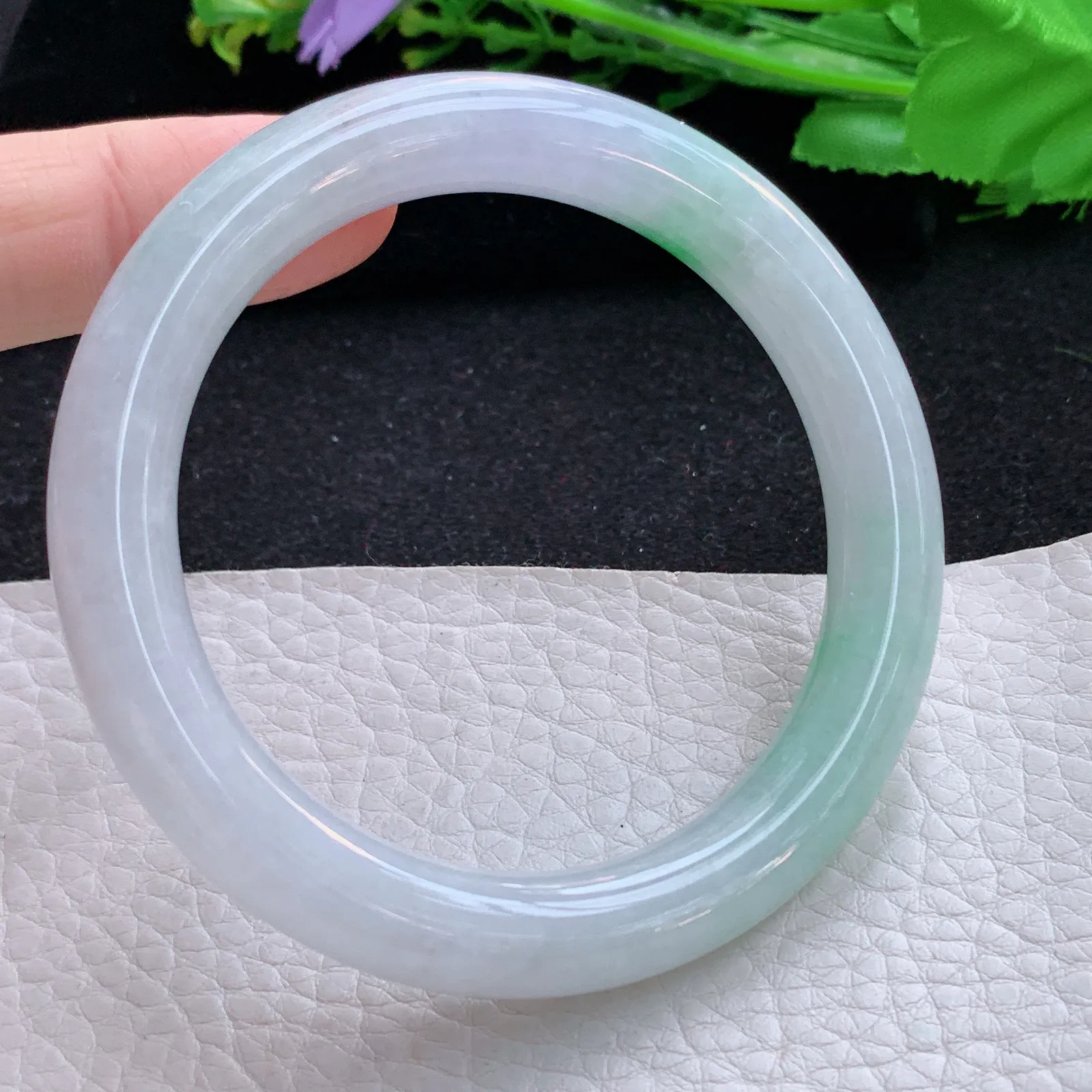 faa自然光55.5*9.8*9.5叮当镯 缅甸翡翠a货玉手镯飘绿圆条玉手环 美人镯