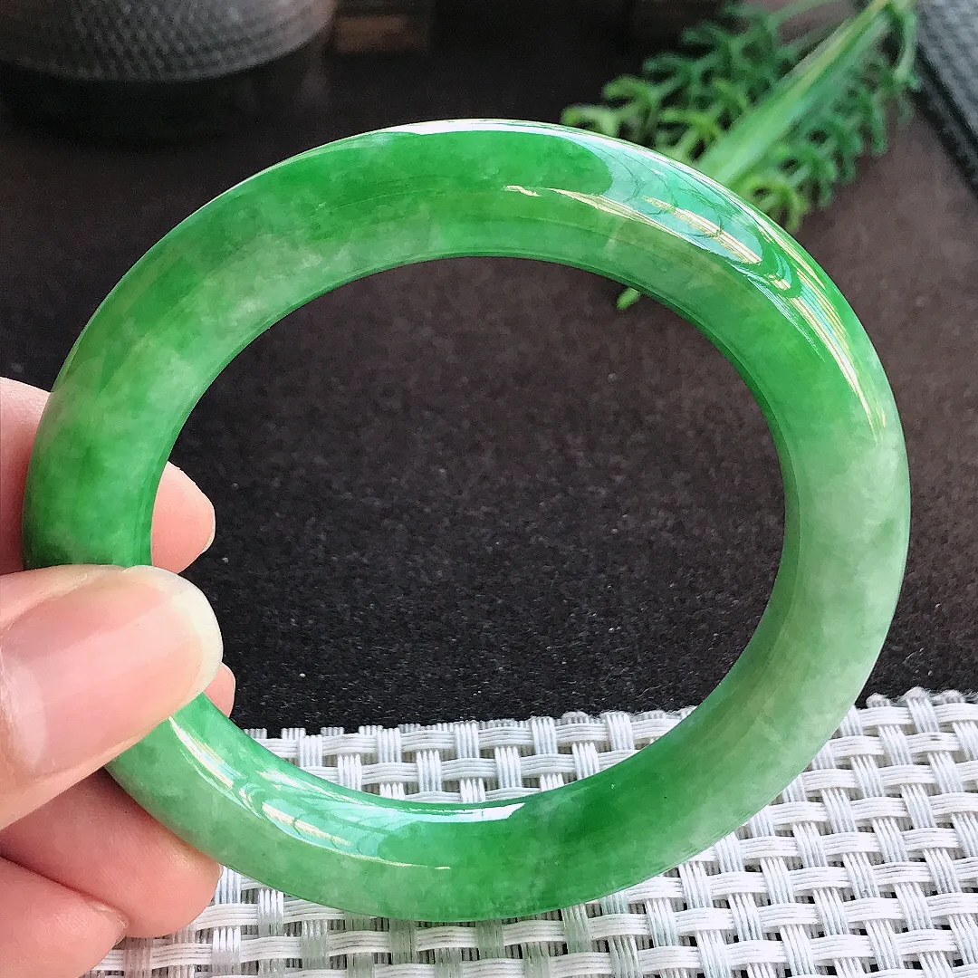 天然a货翡翠55.5/10.7/10.6老坑精美温润辣阳绿满绿圆条手镯玉手镯