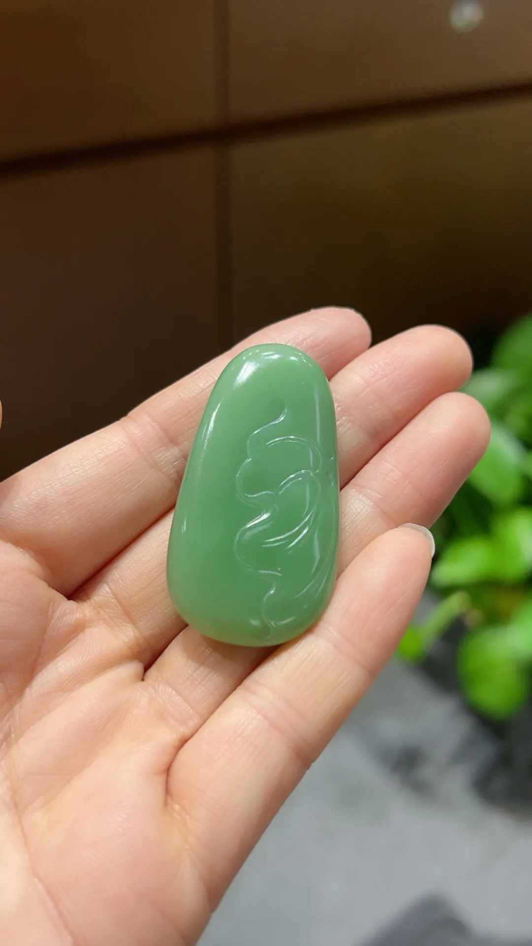 碧玉｜粉绿｜莲香🪷

重22.4克 尺寸47*25*13mm