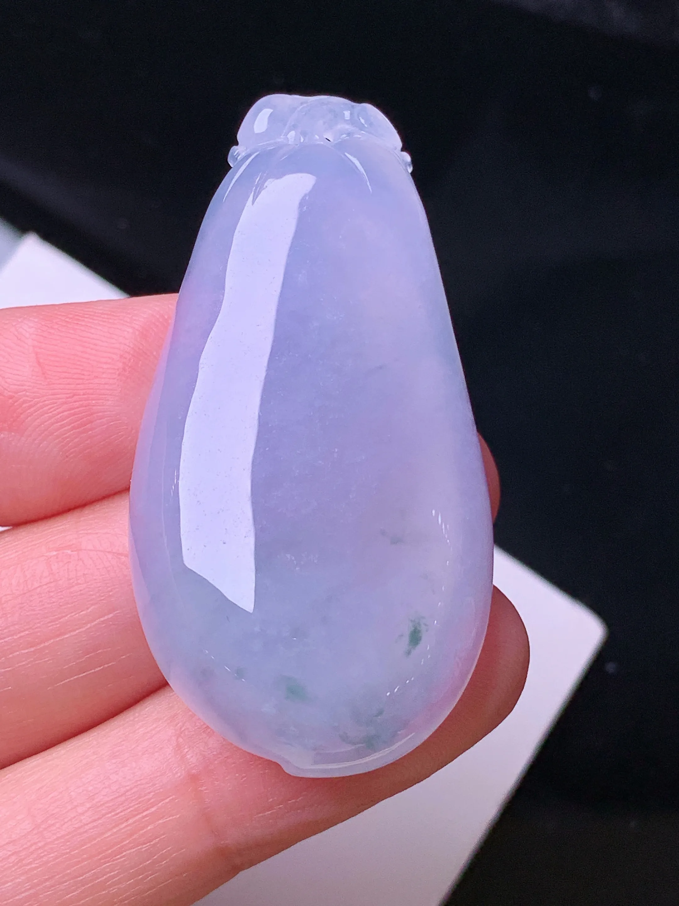 紫罗兰福瓜吊坠 玉质细腻 色泽清新艳丽 整体尺寸46.3*23.6*8.8