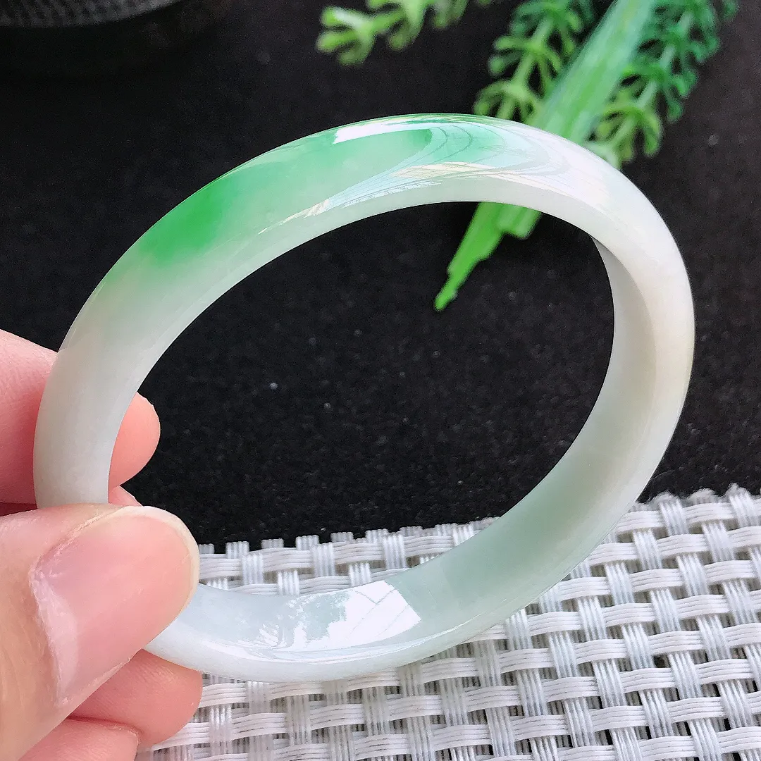 天然a货翡翠54.5/49/10.7/6.5老坑温润飘阳绿贵妃手镯玉手镯