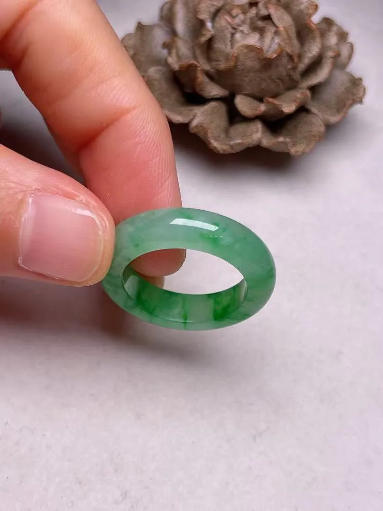冰种飘绿【指环】种水好，玉质细腻 ，卖相好‘