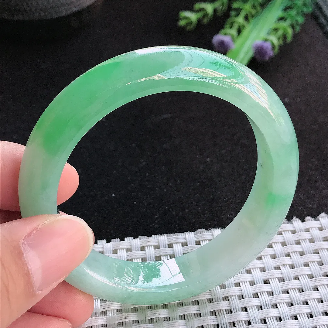 天然a货翡翠53/12.7/8.6老坑冰胶果冻满绿甜绿手镯宽边玉手镯