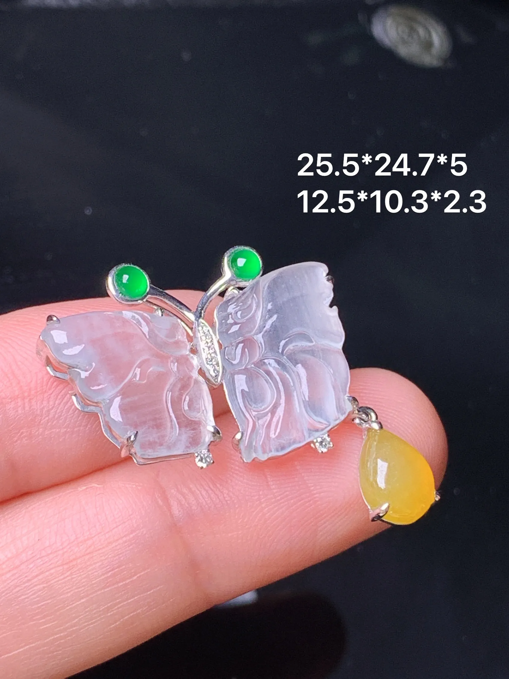 18k金钻镶嵌冰种蝴蝶吊坠 玉质细腻 色泽清新艳丽 整体尺寸25.5*24.7*5