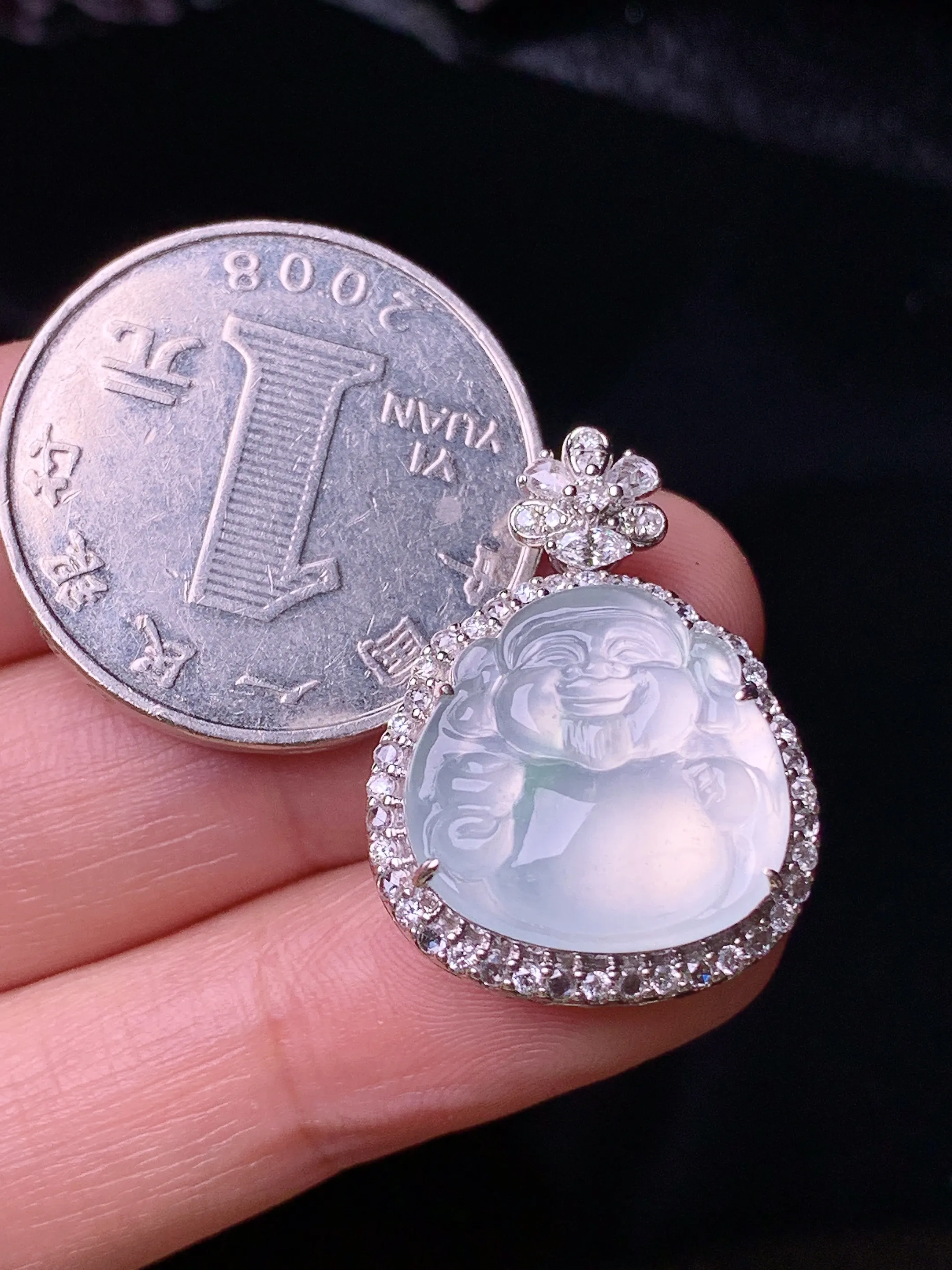 18k金钻镶嵌冰种财神吊坠 玉质细腻 色泽清新艳丽 整体尺寸26*19*9.3