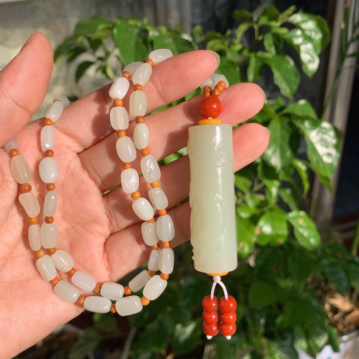 和田玉白玉龙佑一方龙柱挂件。尺寸51/16重59克。玉质细腻油润。手推出油。品相大气。lt251120