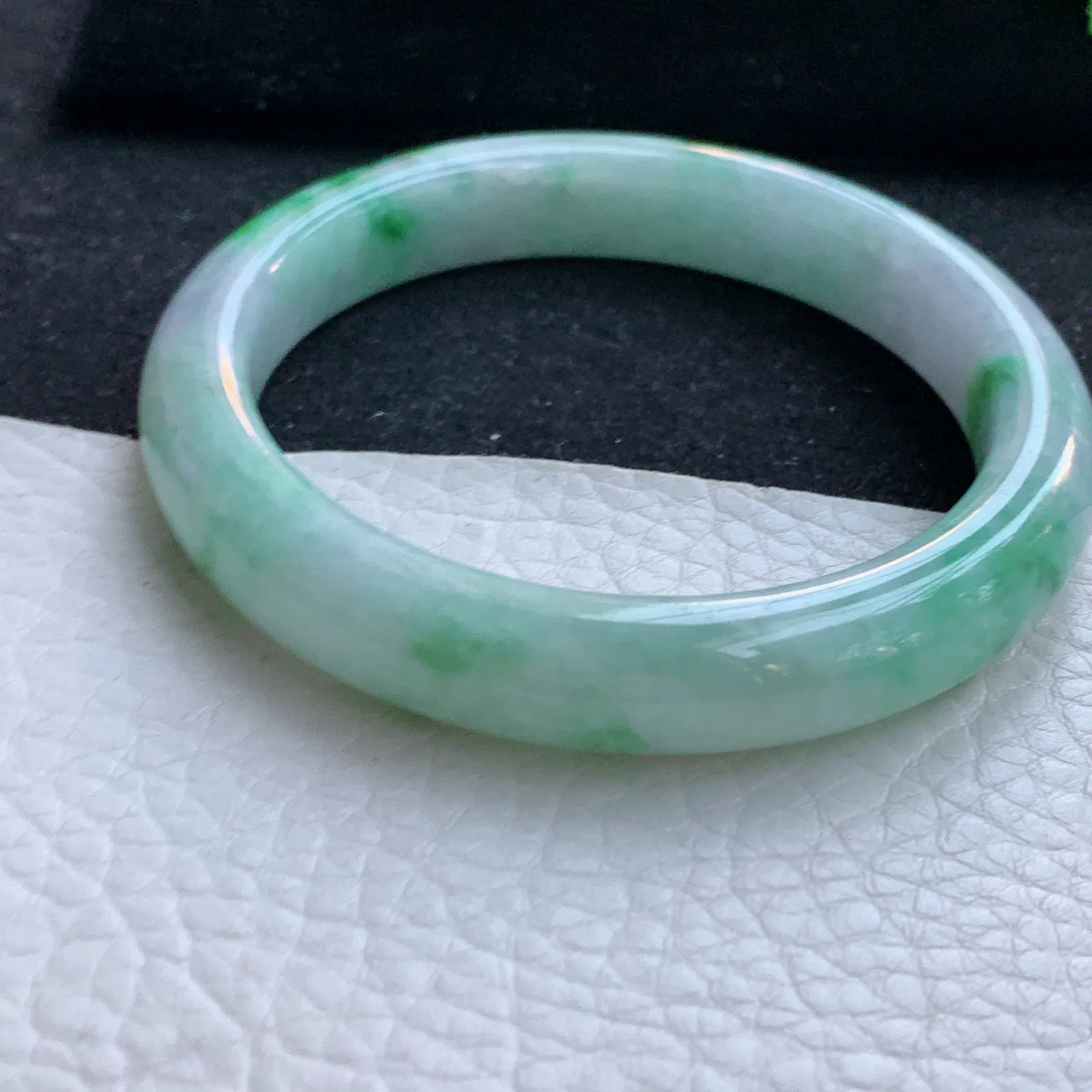 n自然光56*10.8*8.2平安镯 缅甸翡翠a货玉手镯飘绿宽边玉手环 美人镯