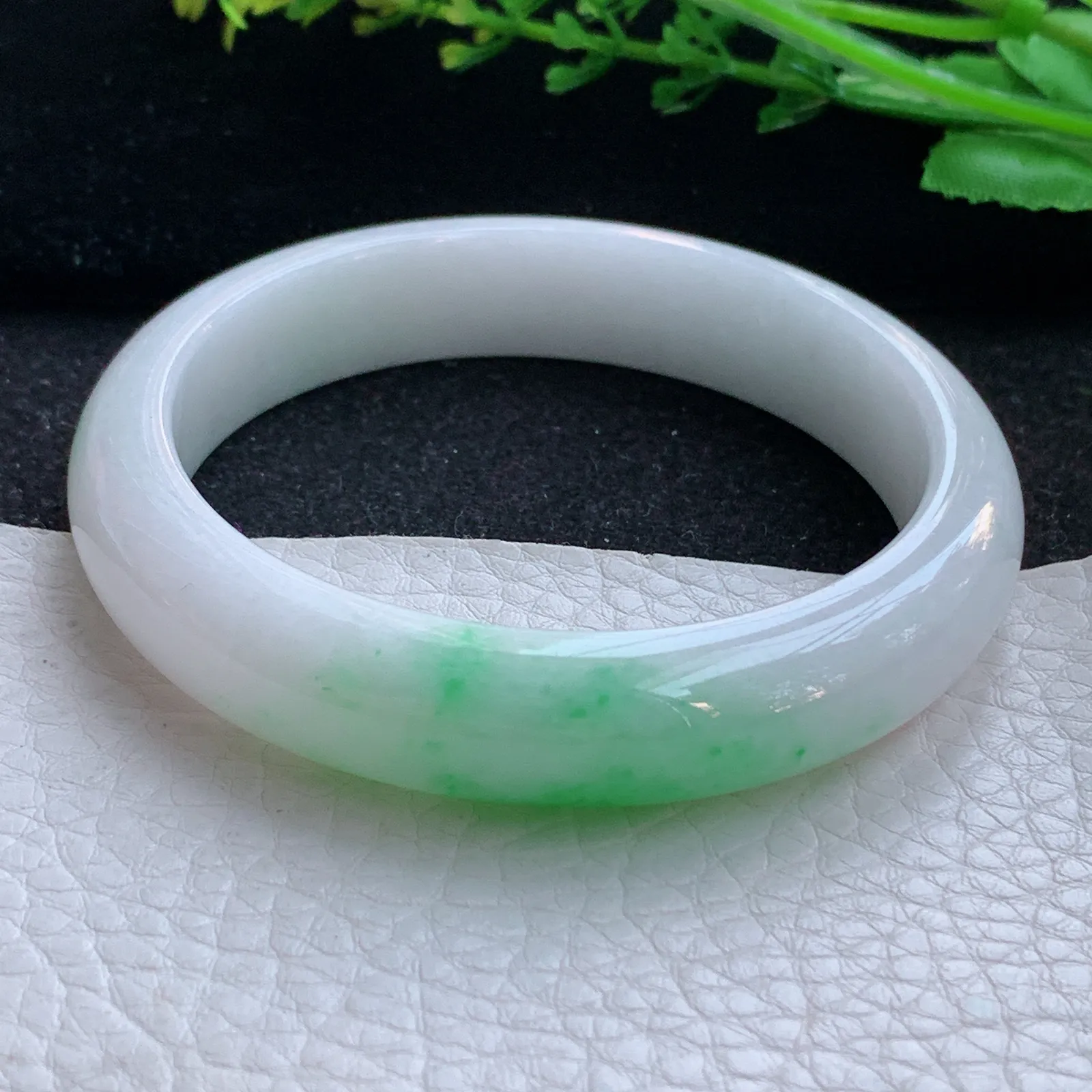 yh自然光57*12.8*7.8平安镯 缅甸翡翠a货玉手镯飘绿秀气宽边玉手环 美人镯