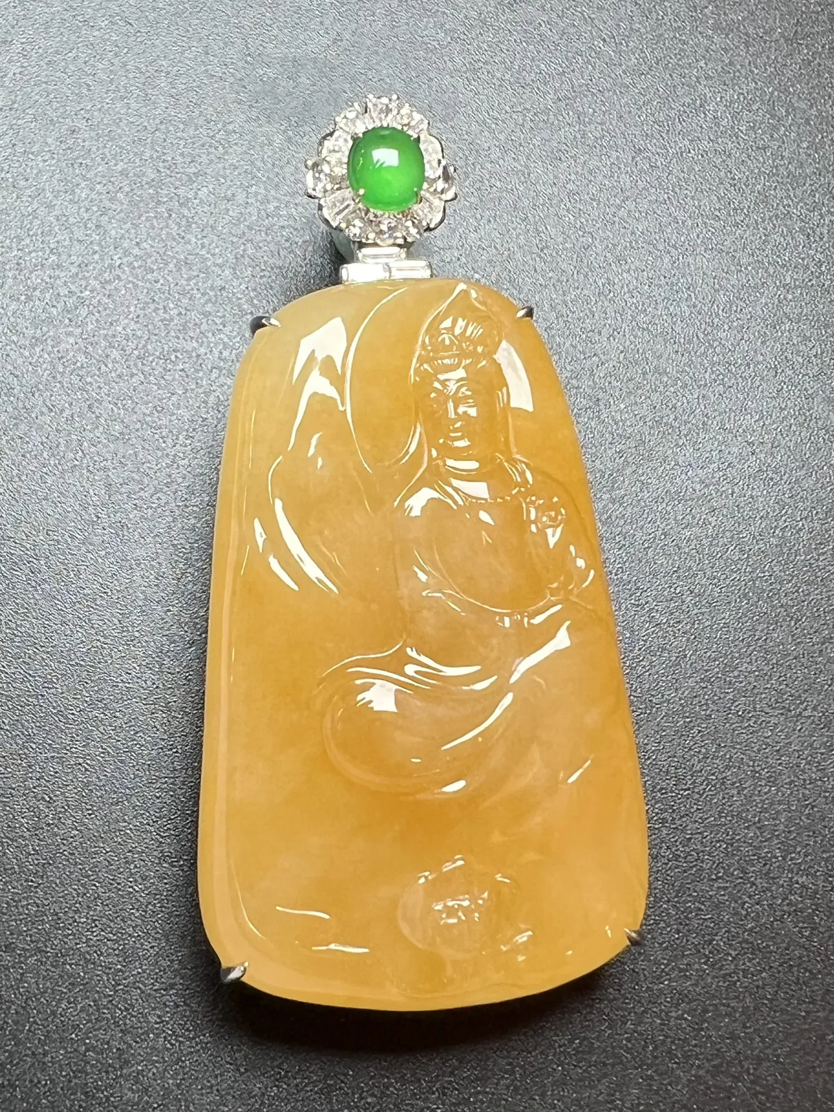 翡翠糯化种黄色吊坠