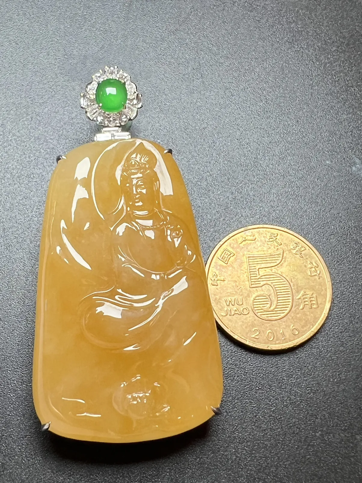 翡翠糯化种黄色吊坠