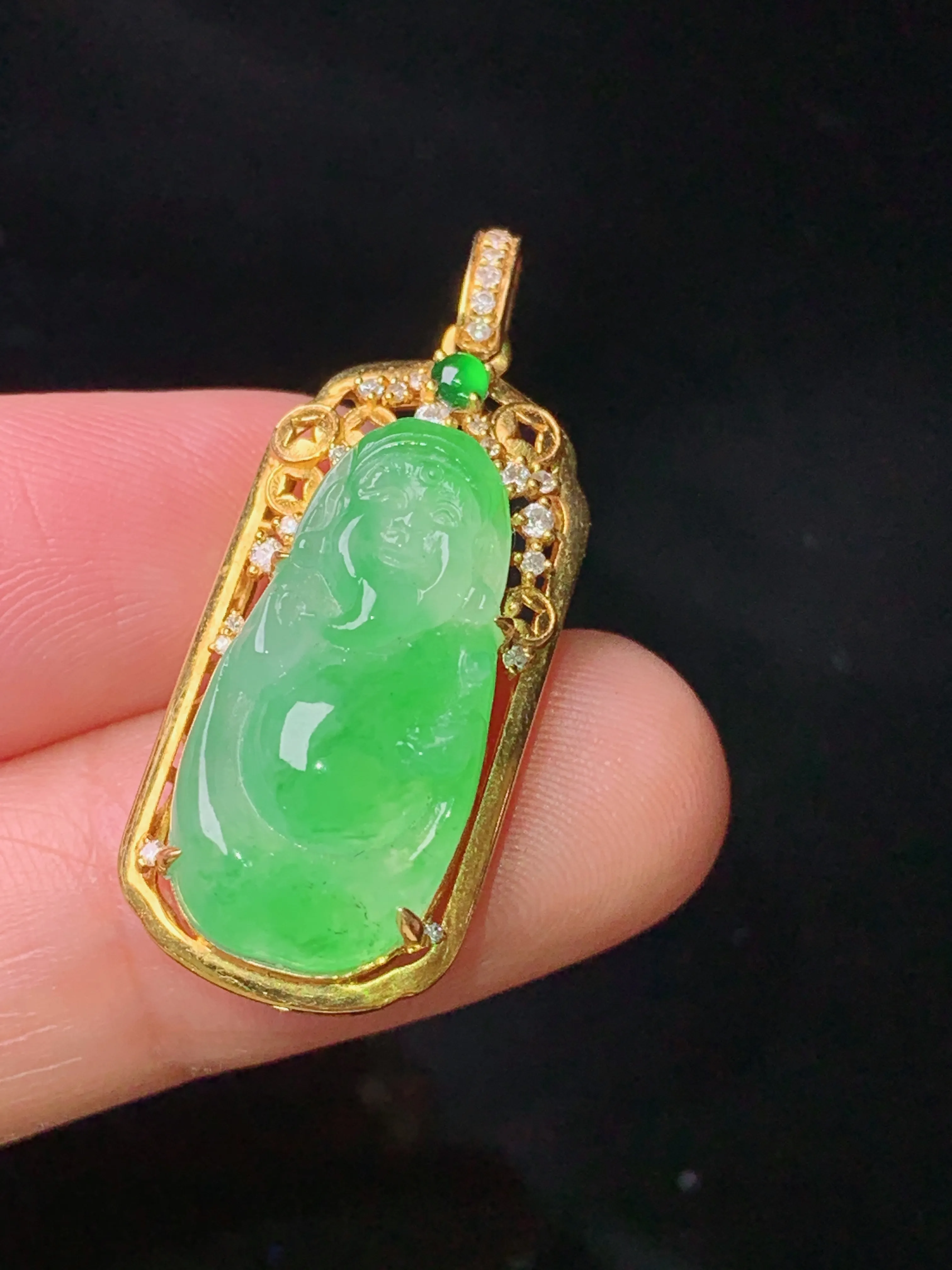 18k金钻镶嵌翠绿财神吊坠 玉质细腻 色泽清新艳丽 整体尺寸32.5*13.3*8.2