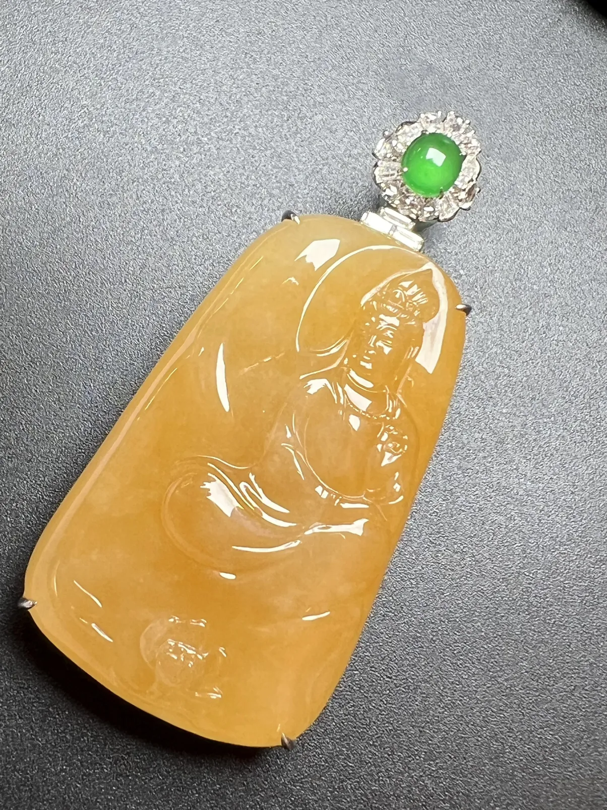 翡翠糯化种黄色吊坠