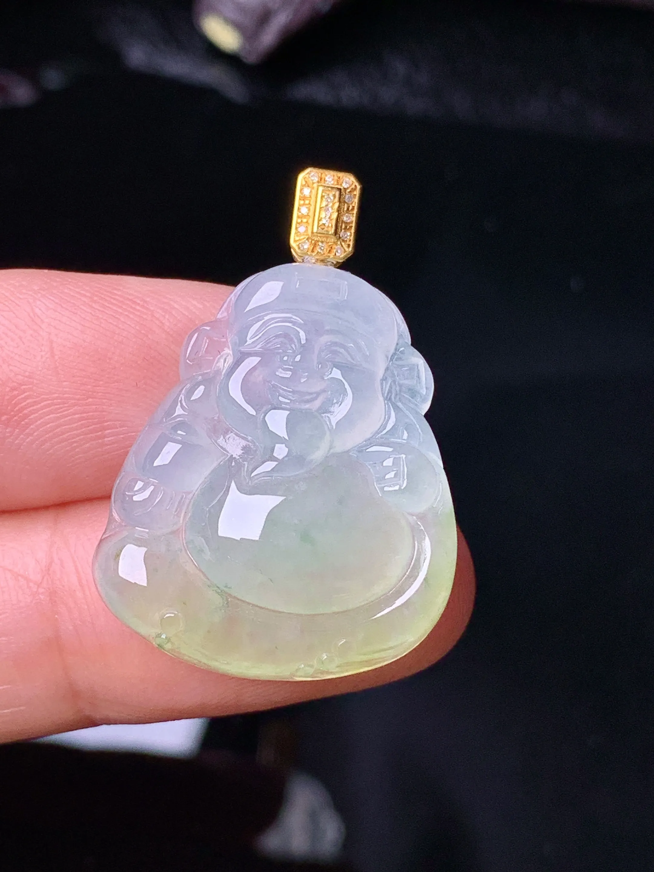 18k金镶嵌飘黄翡财神吊坠 玉质细腻 色泽清新艳丽 整体尺寸30.6*20.6*4.7