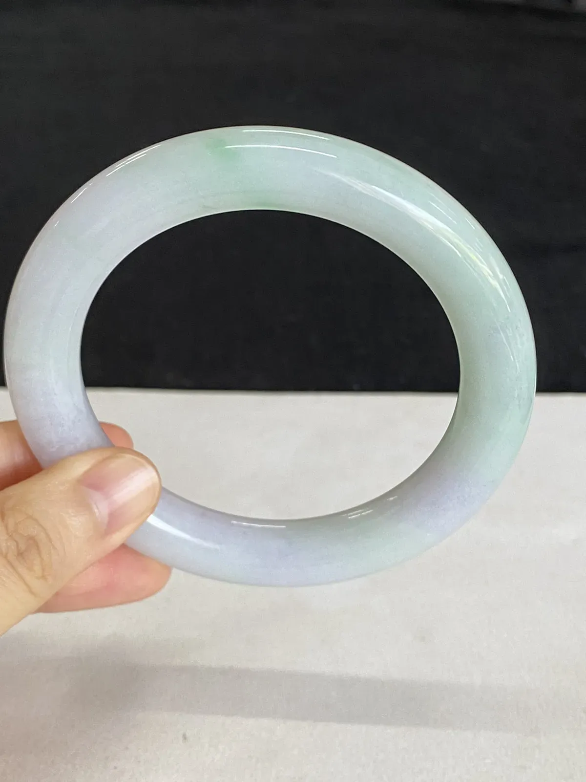 圆镯59.6圈口，翡翠糯化种飘绿手镯