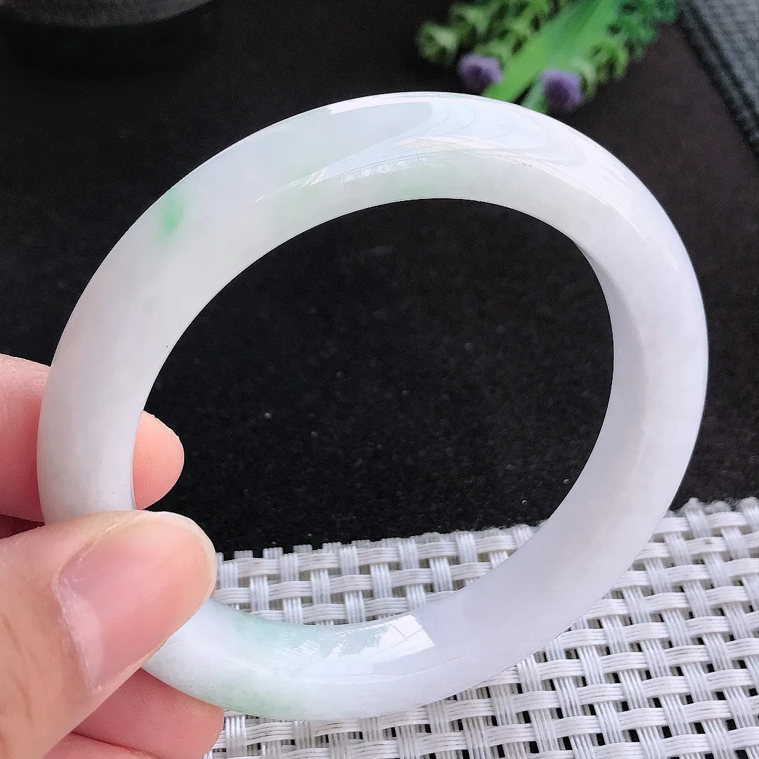 天然a货翡翠58/10.7/9.2老坑温润白底青飘绿手镯宽边玉手镯