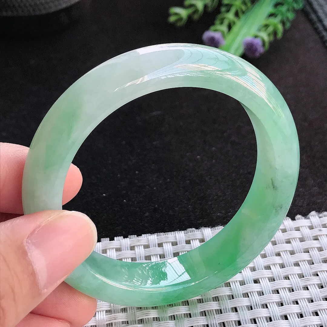 天然a货翡翠53/12.7/8.6老坑冰胶果冻满绿甜绿手镯宽边玉手镯