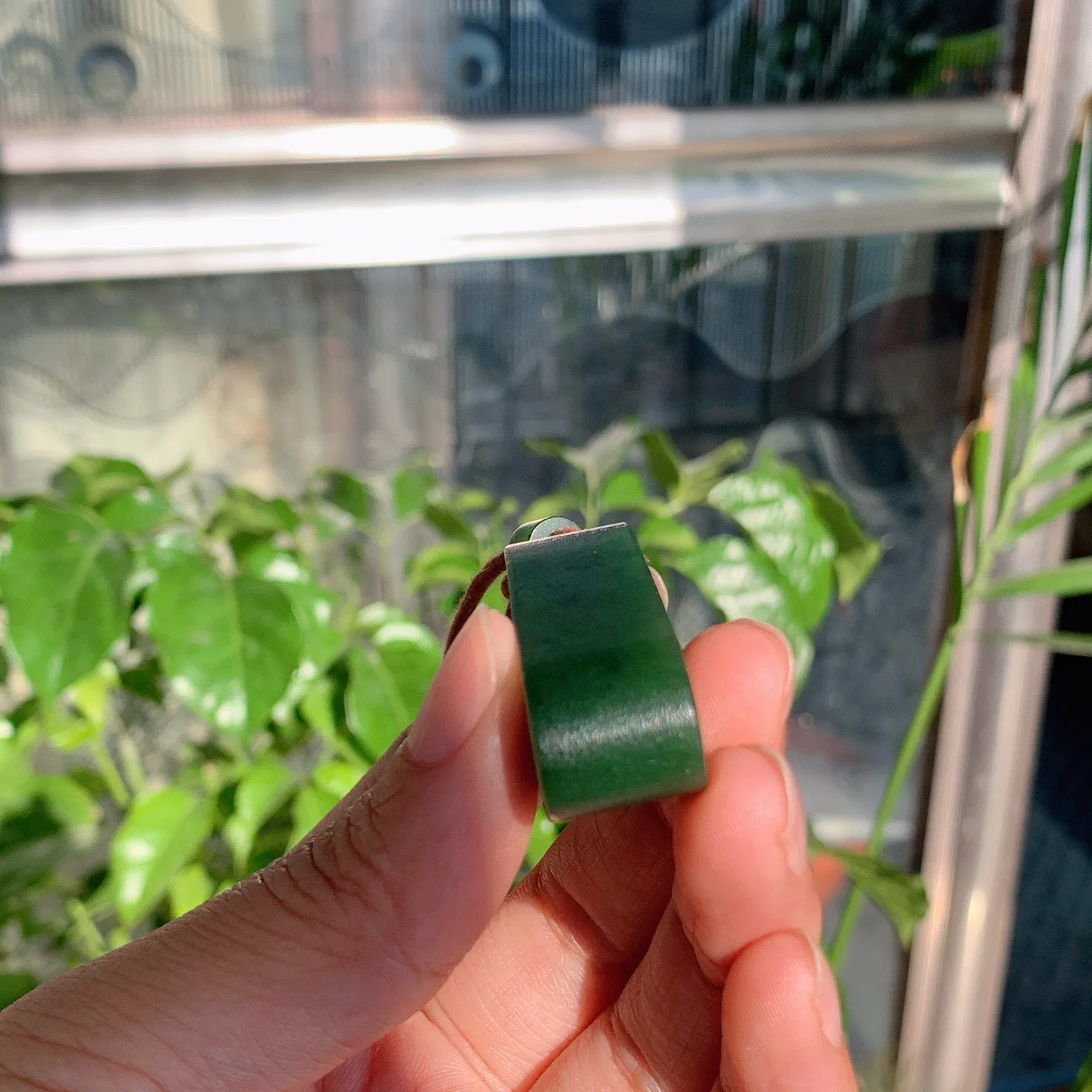 和田玉菠菜绿俄罗斯碧玉平安无事牌挂件。尺寸44/15/15重25克。玉质细腻油润。手推出油。品相大气。lt251120