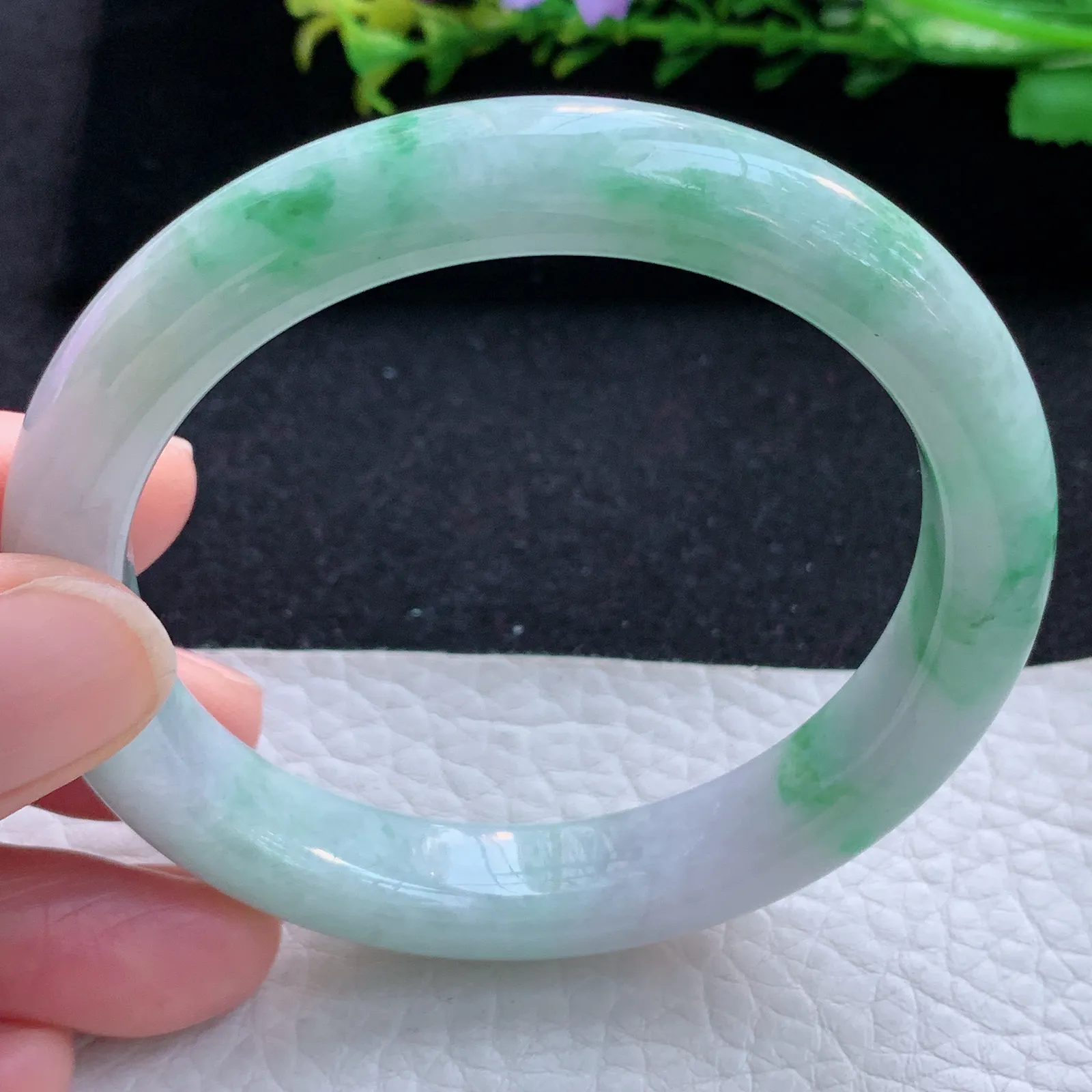 n自然光56*10.8*8.2平安镯 缅甸翡翠a货玉手镯飘绿宽边玉手环 美人镯