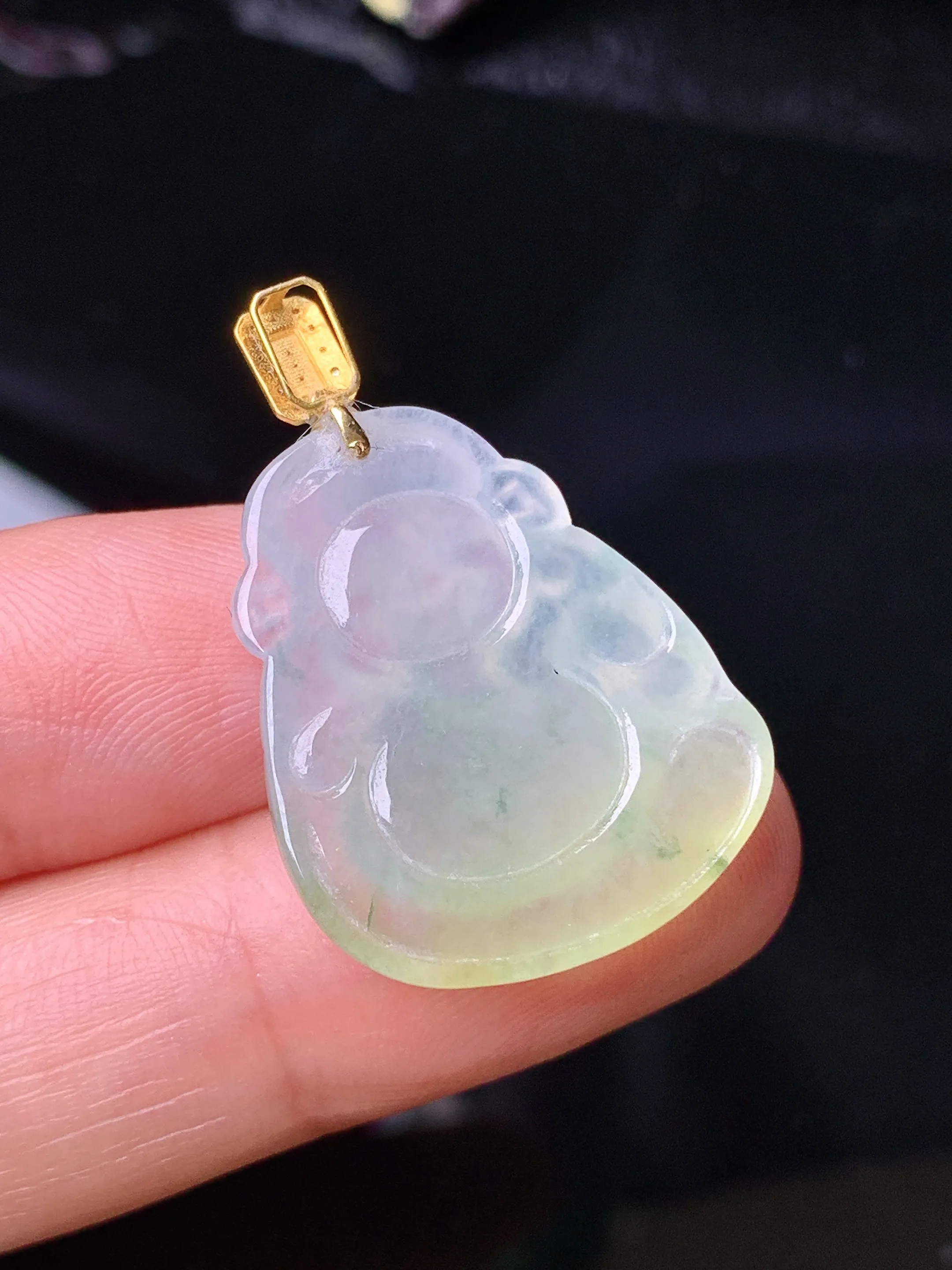 18k金镶嵌飘黄翡财神吊坠 玉质细腻 色泽清新艳丽 整体尺寸30.6*20.6*4.7