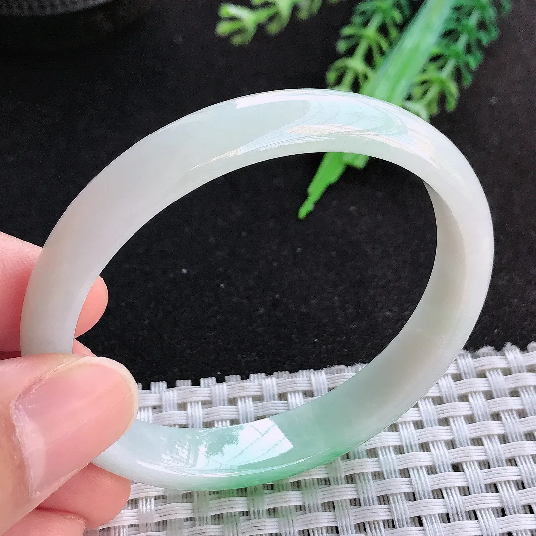 天然a货翡翠54.5/49/10.7/6.5老坑温润飘阳绿贵妃手镯玉手镯