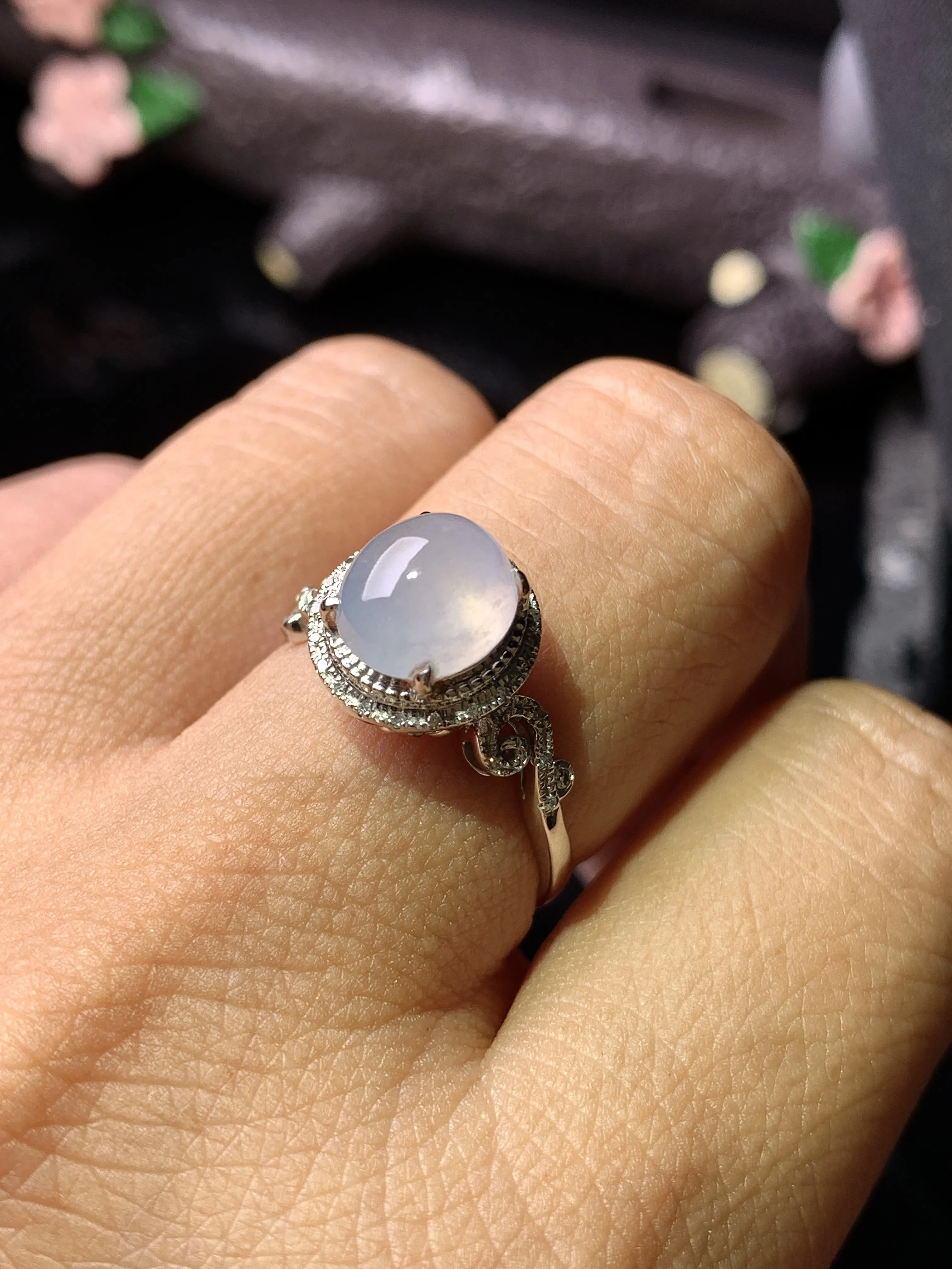 18k金钻镶嵌冰种蛋面戒指 玉质细腻 色泽艳丽清新 圈口14.5 整体尺寸10.5*10*9.8